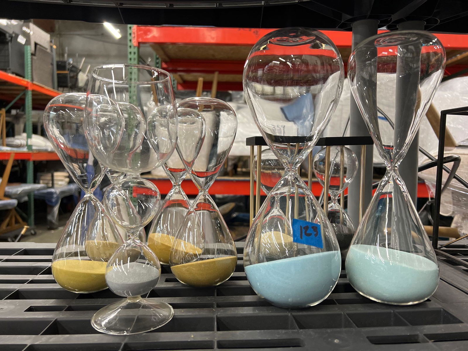 Lot colorful hourglasses (1 of 4)