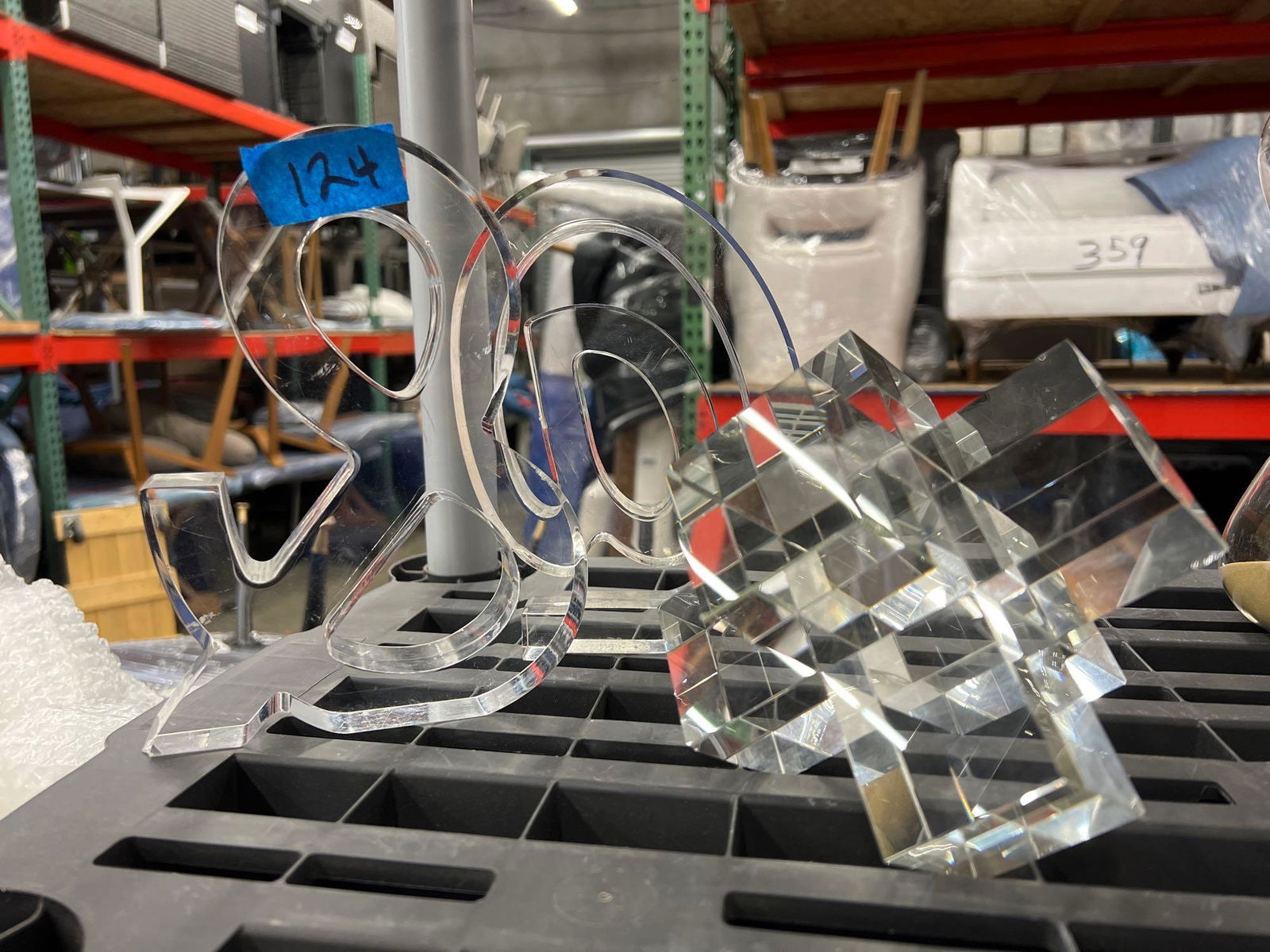 Lot clear decorative items, glass & plastic (1 of 3)