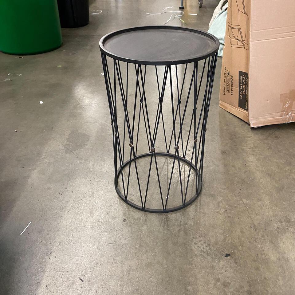 Accent Table (1 of 2)