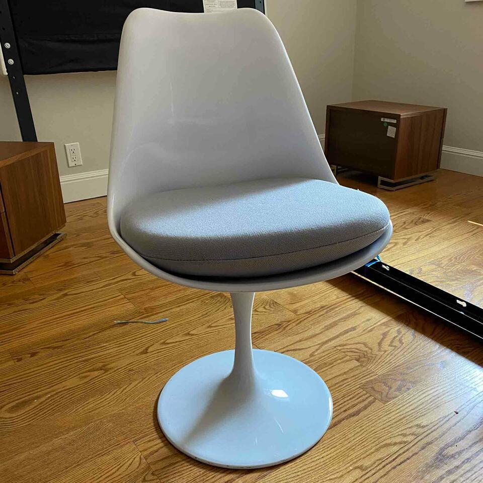 Tulip Chair (1 of 3)