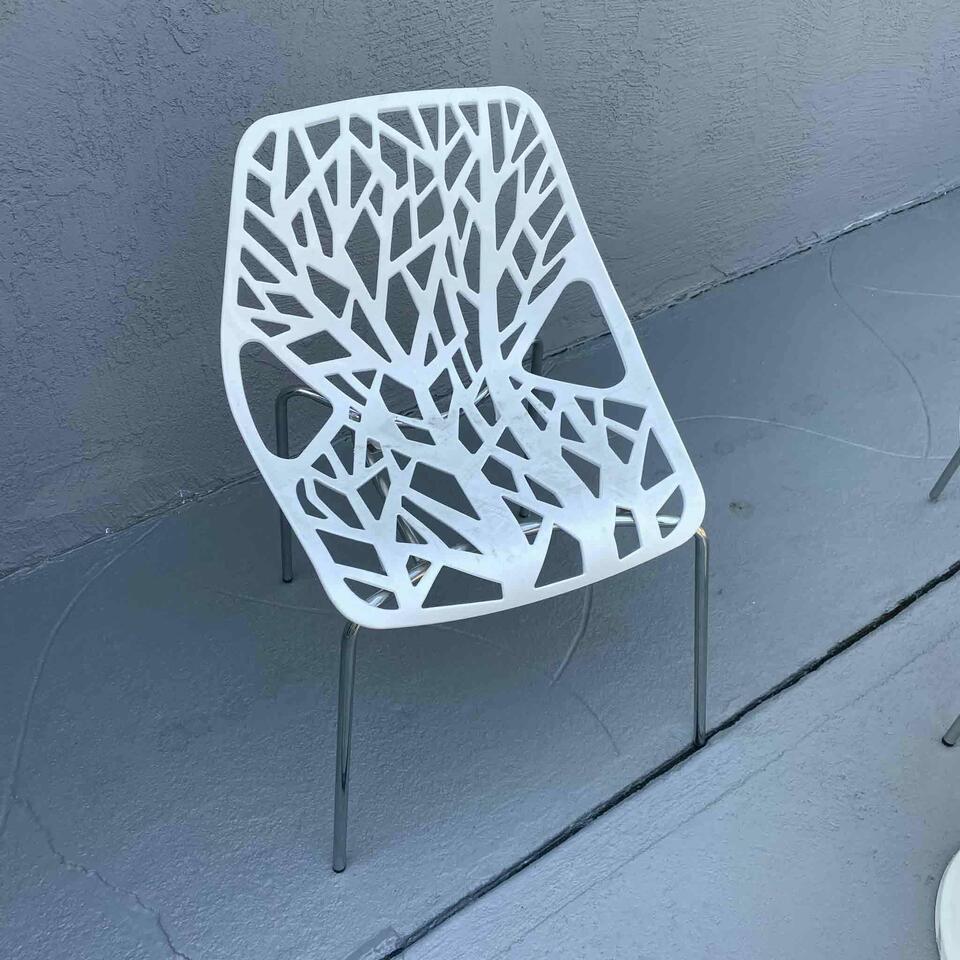 4 White Outdoor Dining Chairs (1 of 2)