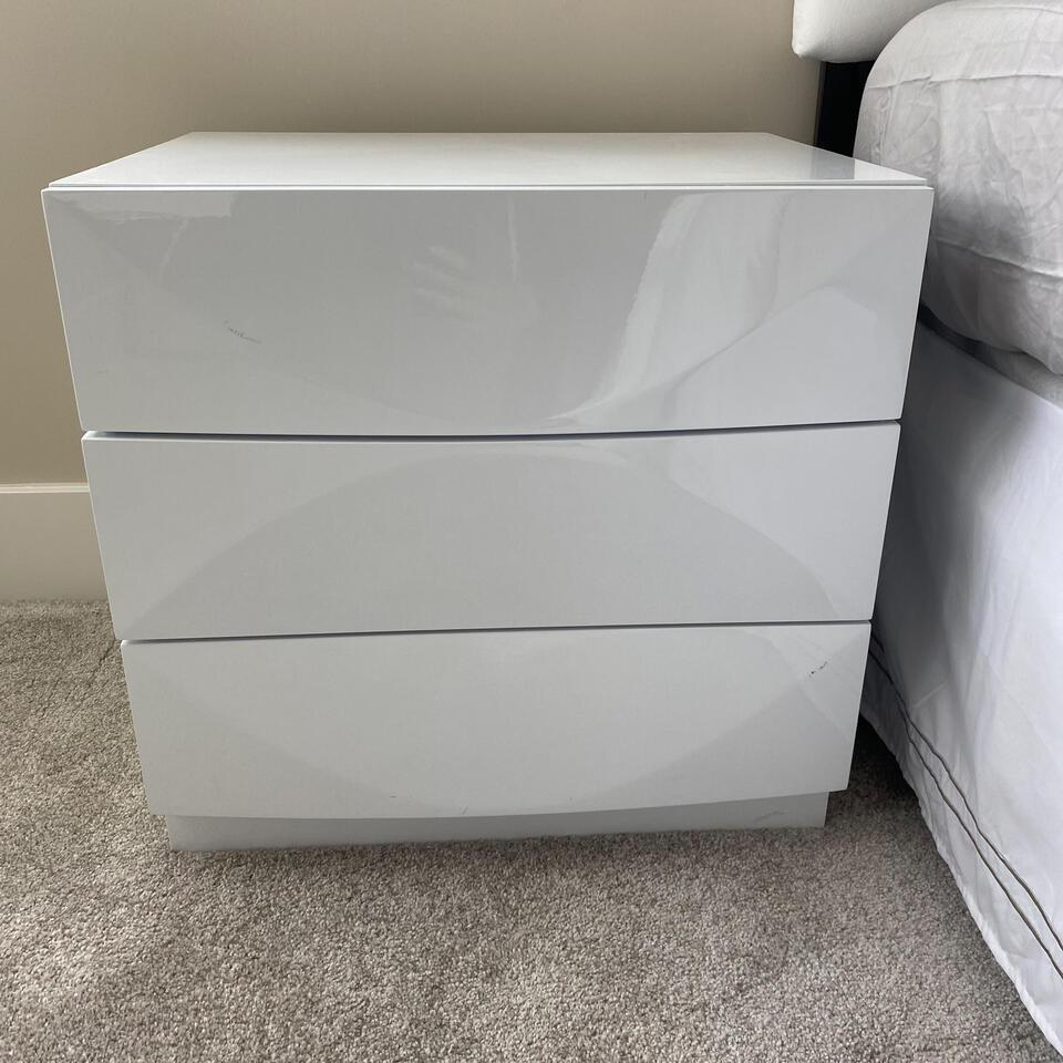 2 White Nightstands (1 of 3)