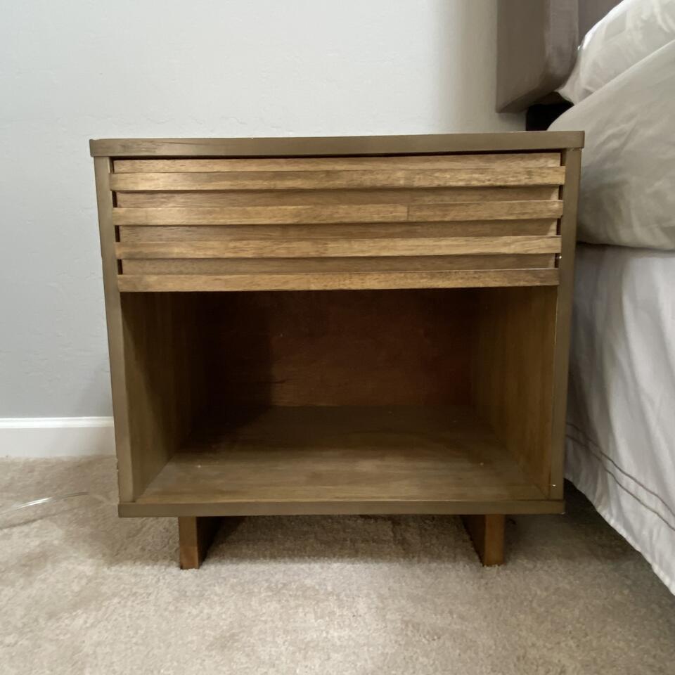 Pair Wood Nightstands (1 of 3)