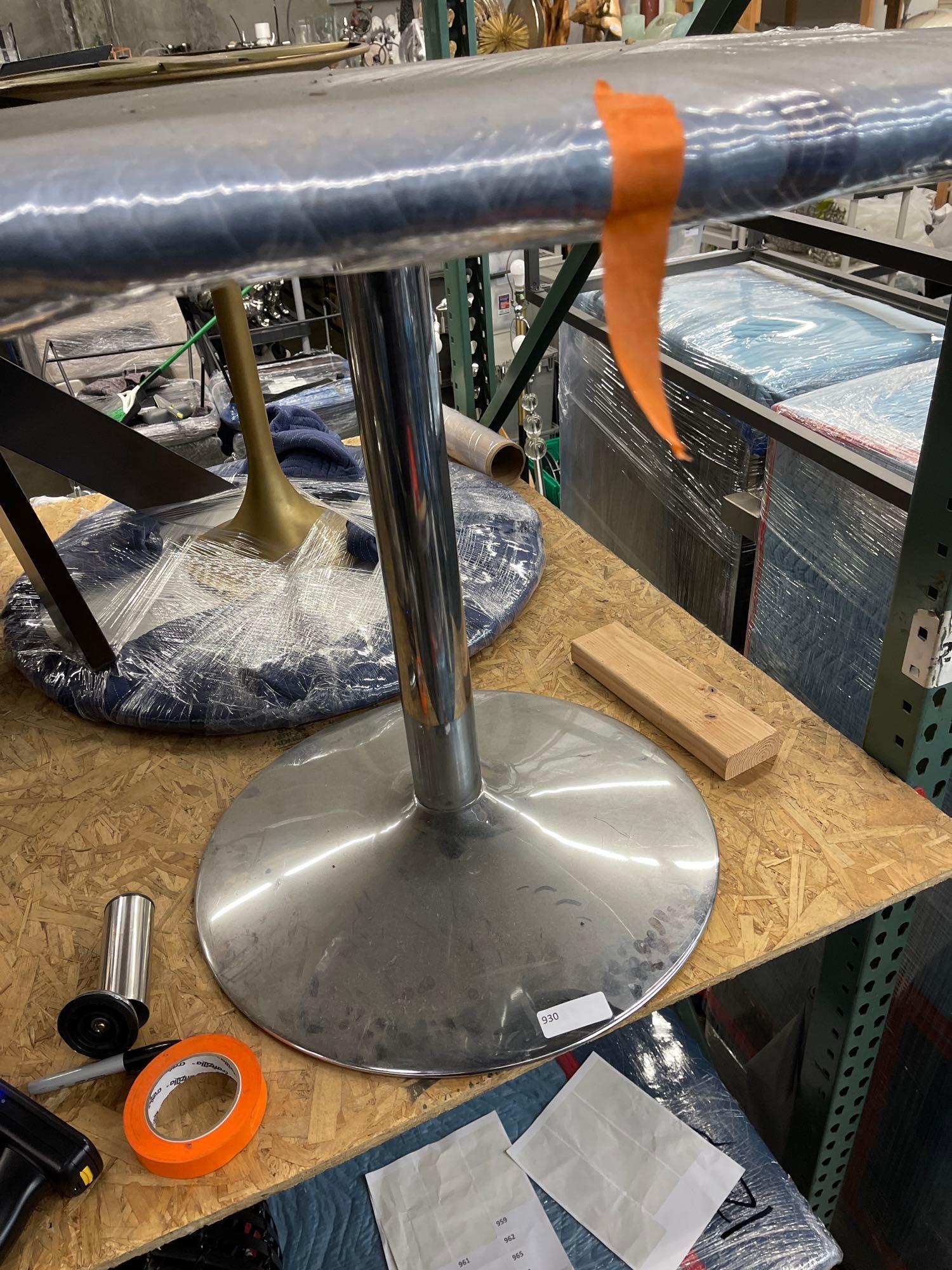 Metal Table (1 of 1)