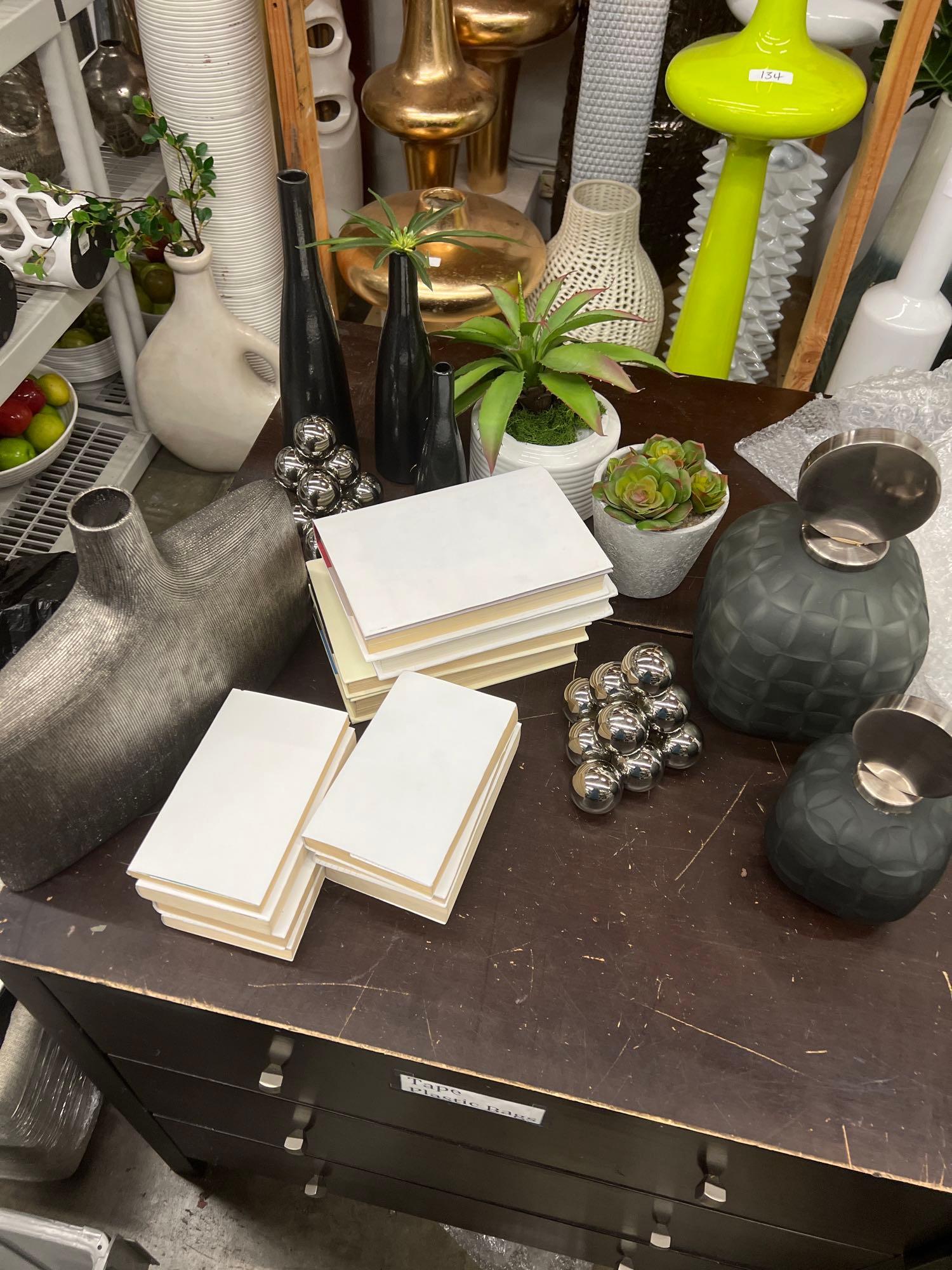 Lot Of Monochrome Decorative Items, Books, Vases (1 of 2)