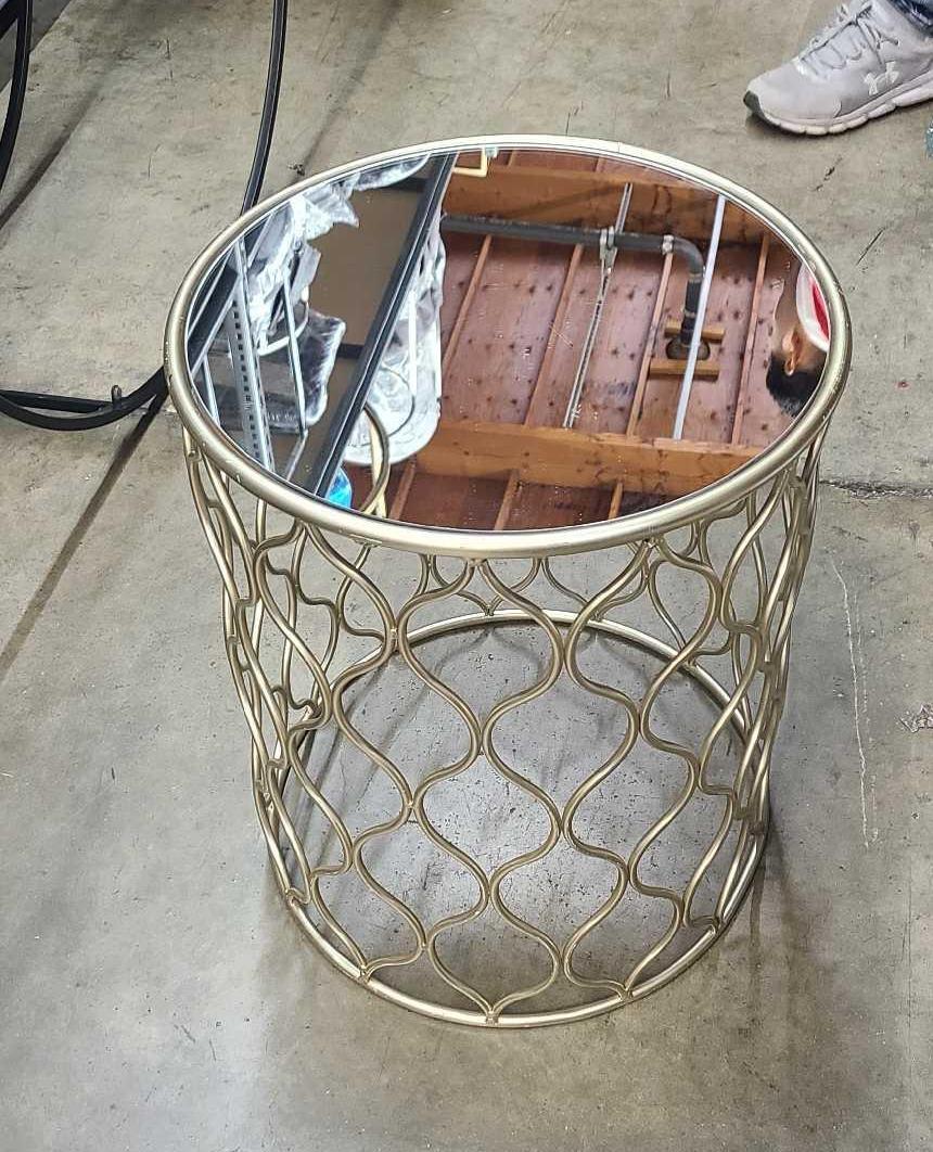 Metal Mirror Top Accent Table: Metal Mirror Top Accent Table This will be a two (2) day sale Wed & Thr Jan 18th & 19th. Online only. Online only.All items sold as is where is. There are No guarantees to functionality, condition, or