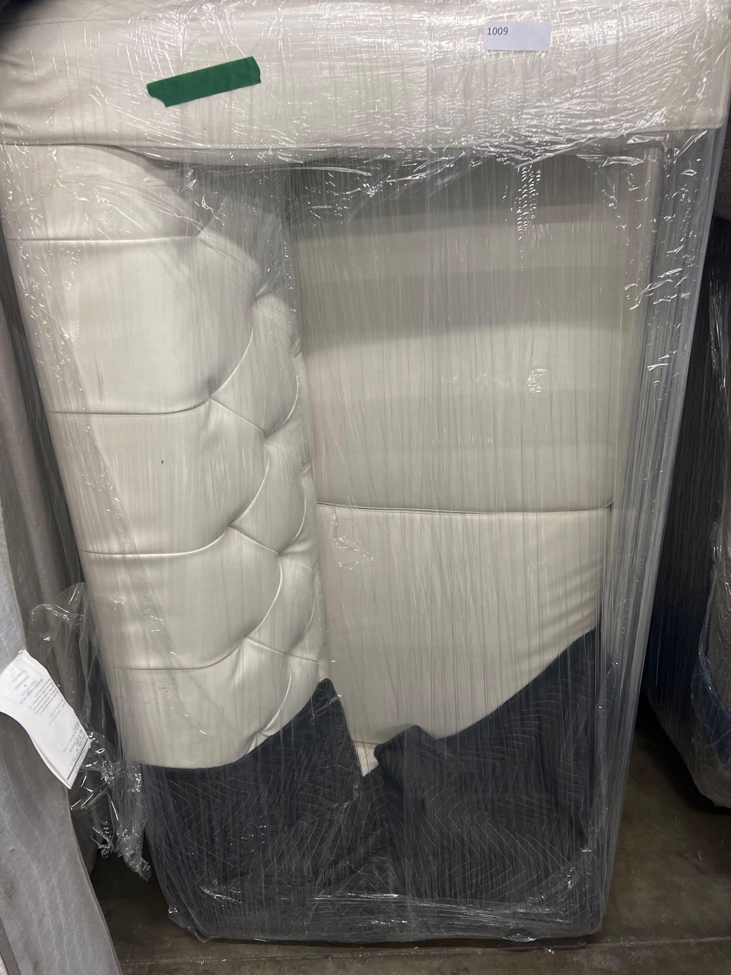 White Tufted Sofa (1 of 1)