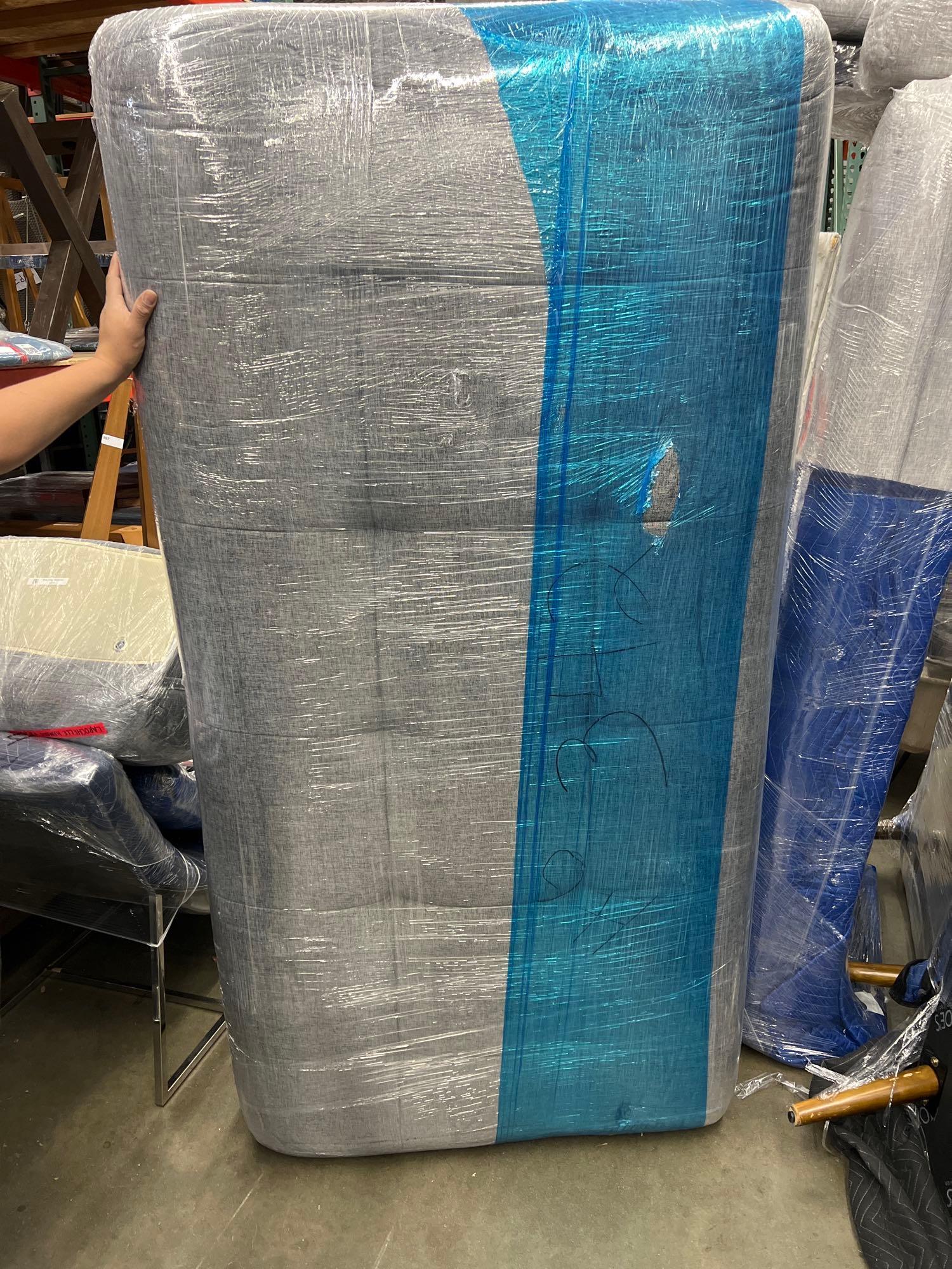 UpholsteredGrey Daybed (1 of 3)