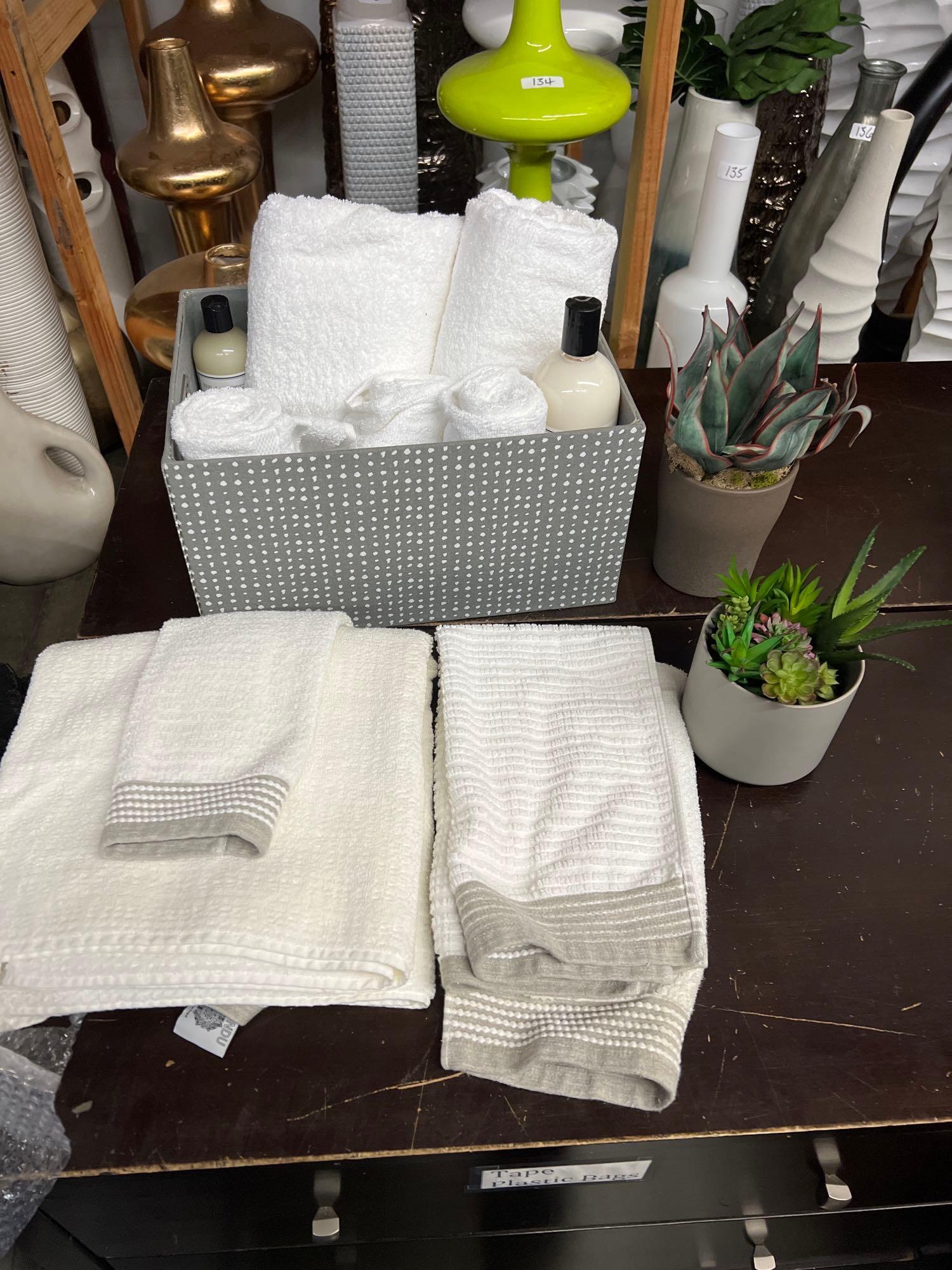 Lot Of Towels, Hand Towels, Planter: Lot of towels, hand towels, planter This will be a two (2) day sale Wed & Thr Jan 18th & 19th. Online only. Online only.All items sold as is where is. There are No guarantees to functionality, conditi