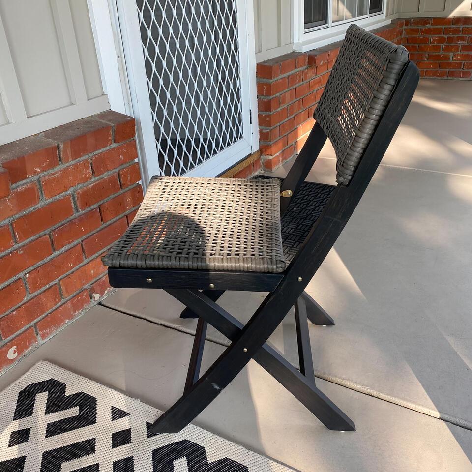 2 Folding Outdoor Chairs And Table (1 of 4)