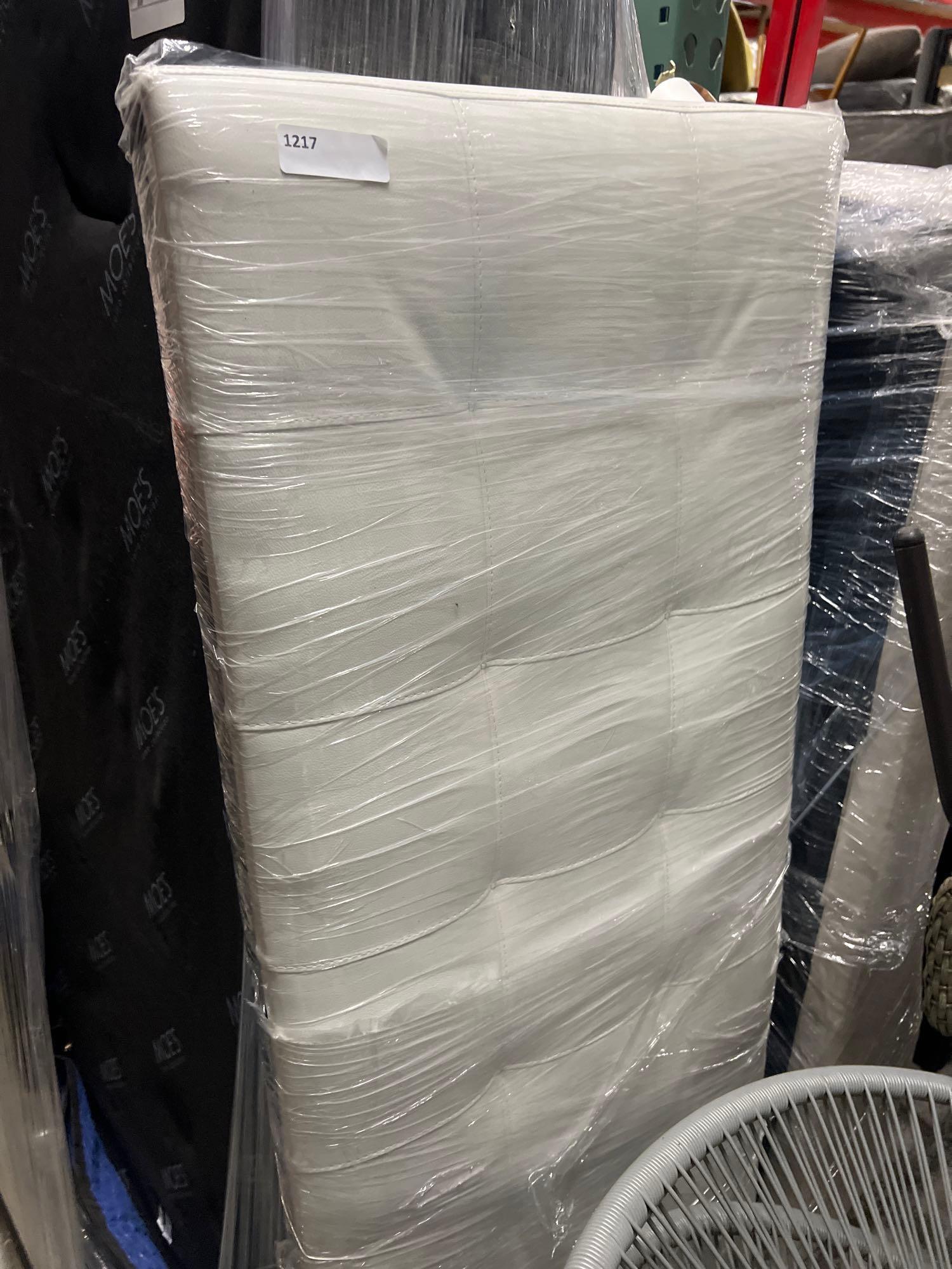 White Tufted Headboard (1 of 1)