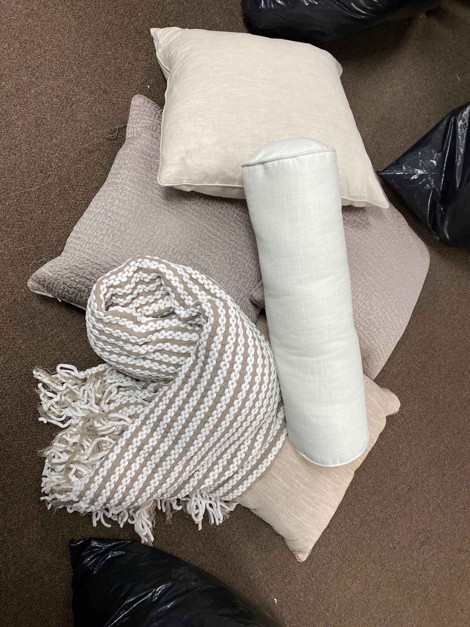 6 Coordinating Tan And White Throw Pillows And Blanket (1 of 3)