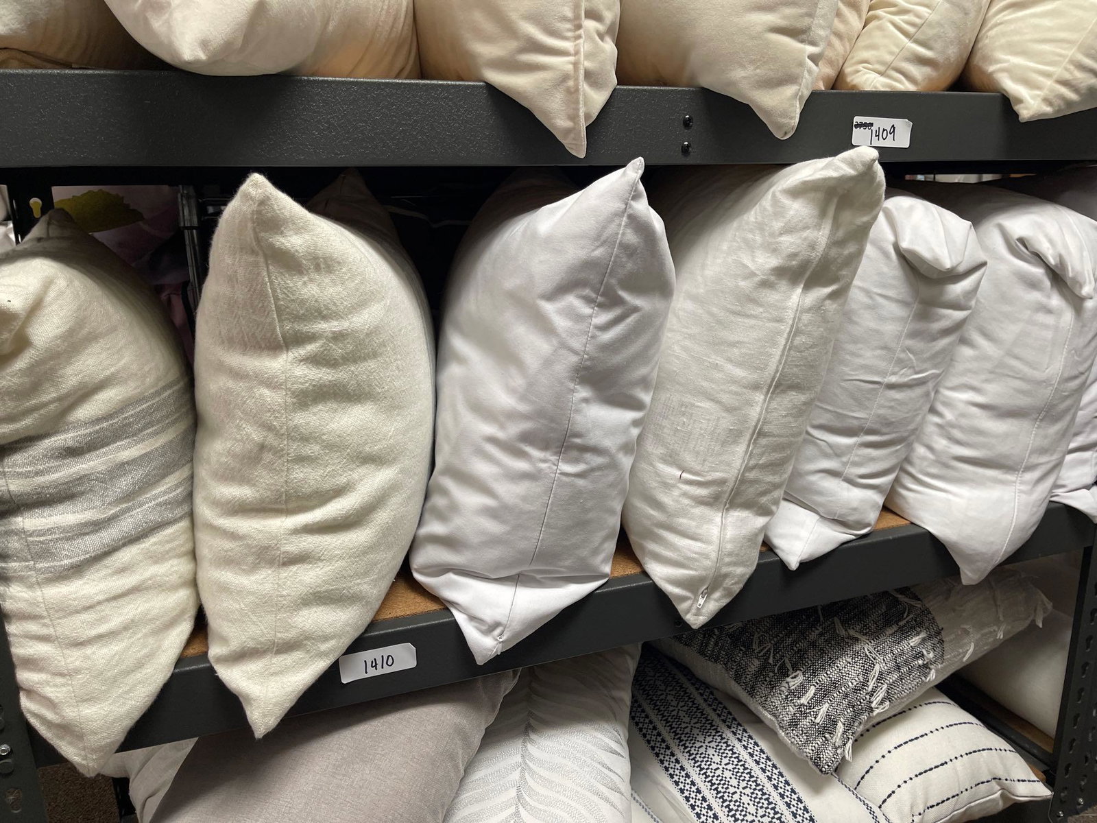 Seven White, Off White Throw Pillows: Seven white, off white throw pillows This will be a two (2) day sale Wed & Thr Jan 18th & 19th. Online only. Online only.All items sold as is where is. There are No guarantees to functionality, condit