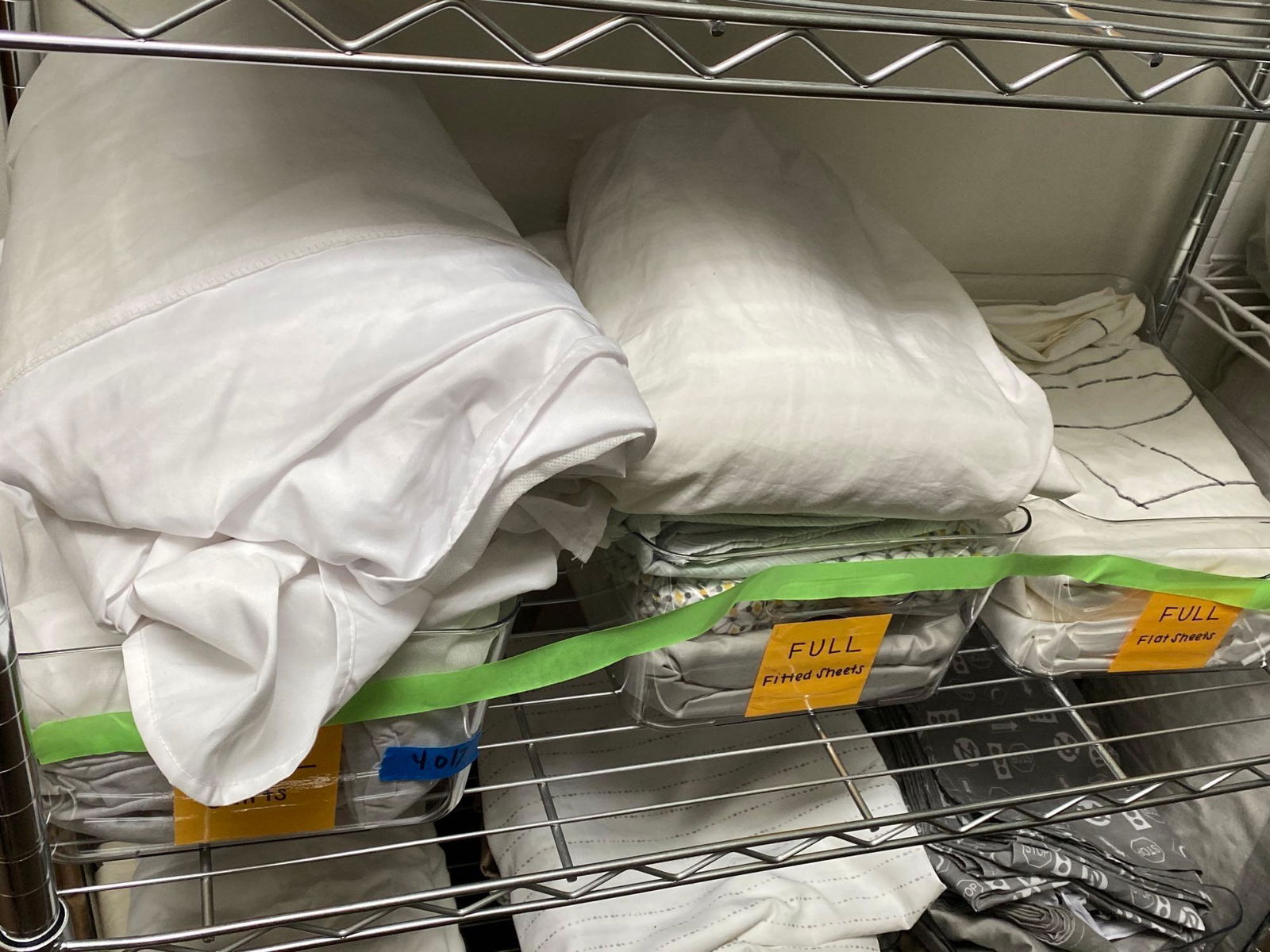 Lot Full Sized Bed Linens (1 of 3)