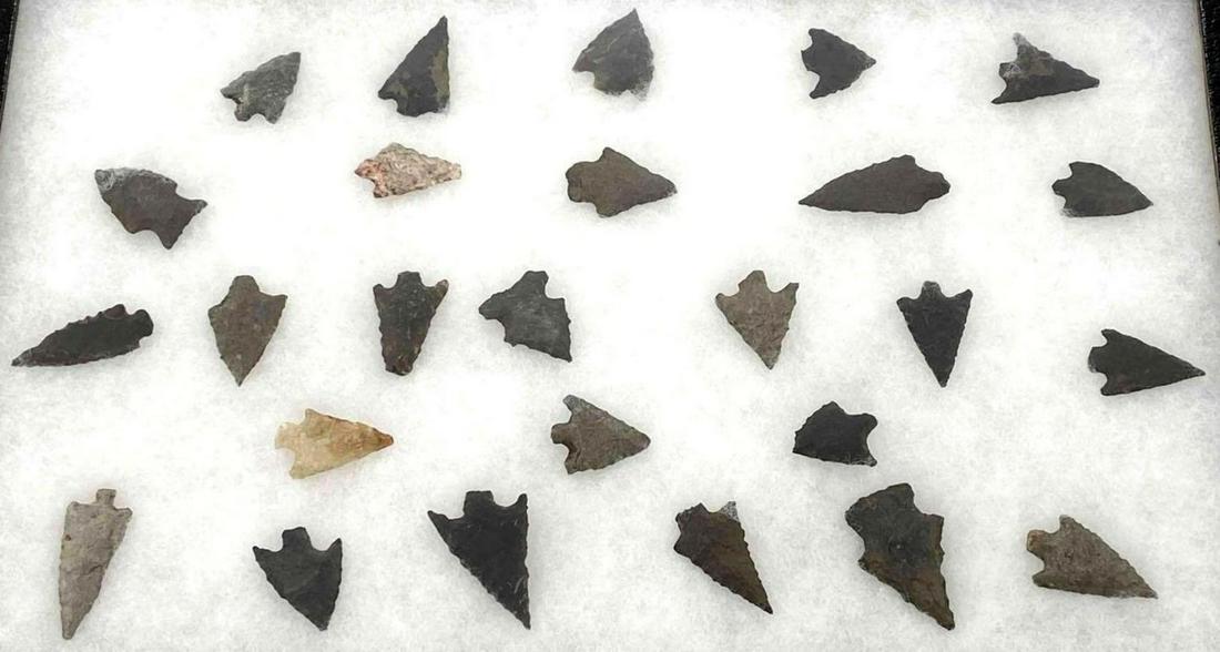 Large Lot Of Native American Stone Arrowheads (1 of 9)