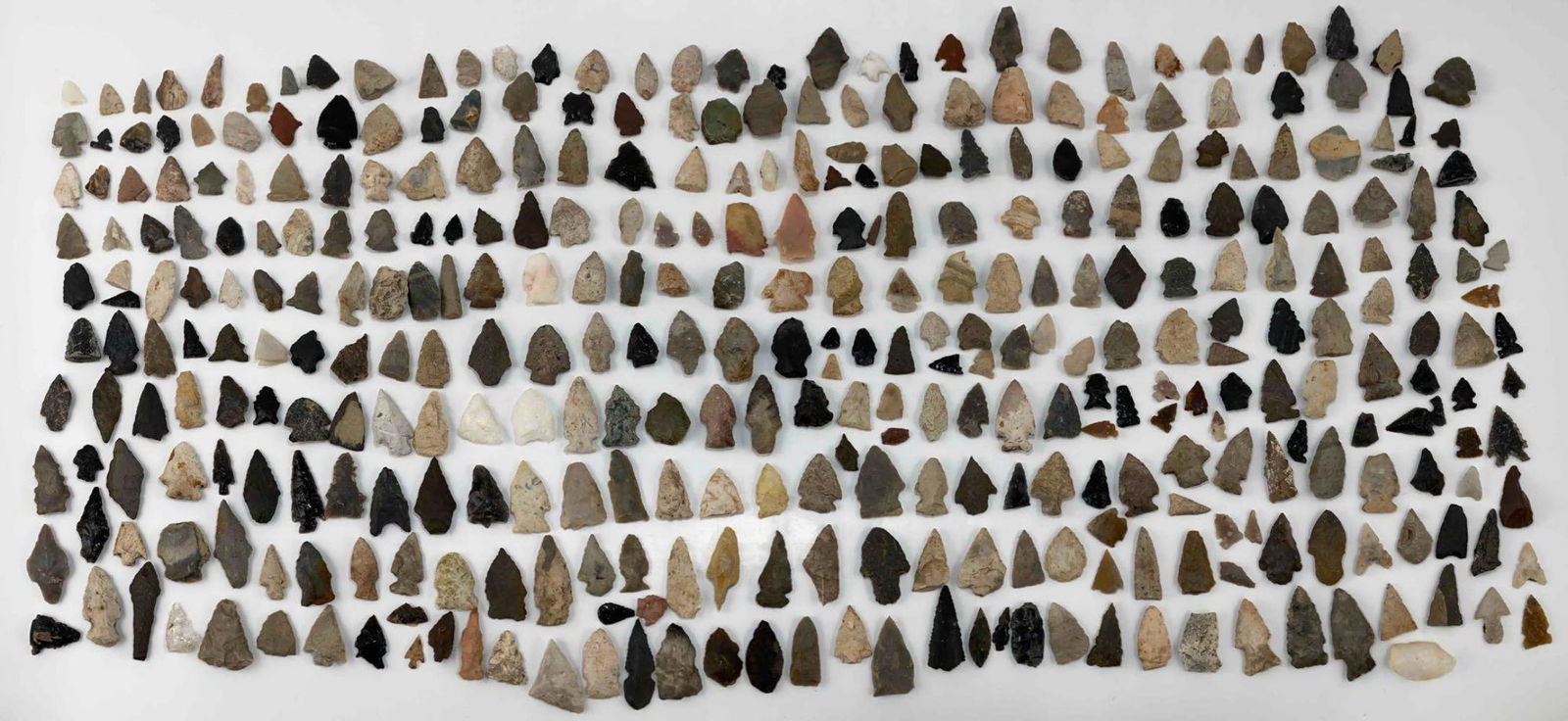 Large Lot Of Native American Stone Arrowheads (1 of 18)