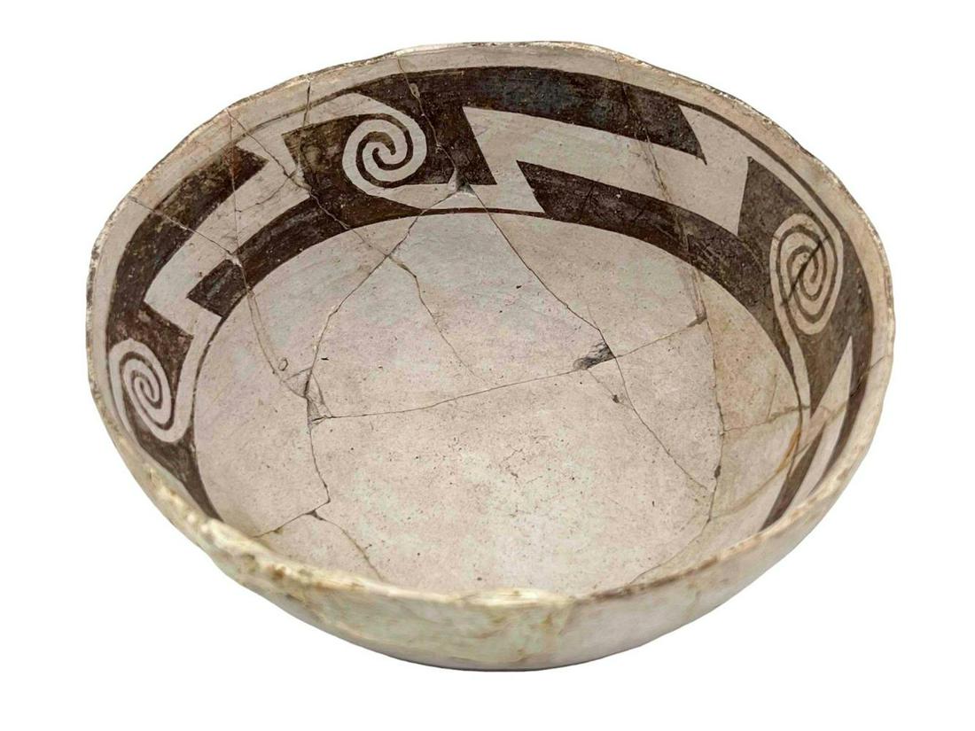 Anasazi Black On White Pottery Bowl. (1 of 15)