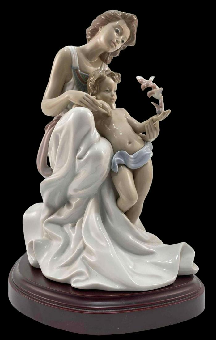 Large Signed Lladro Porcelain Cupid & Venus Figure With Box (1 of 11)