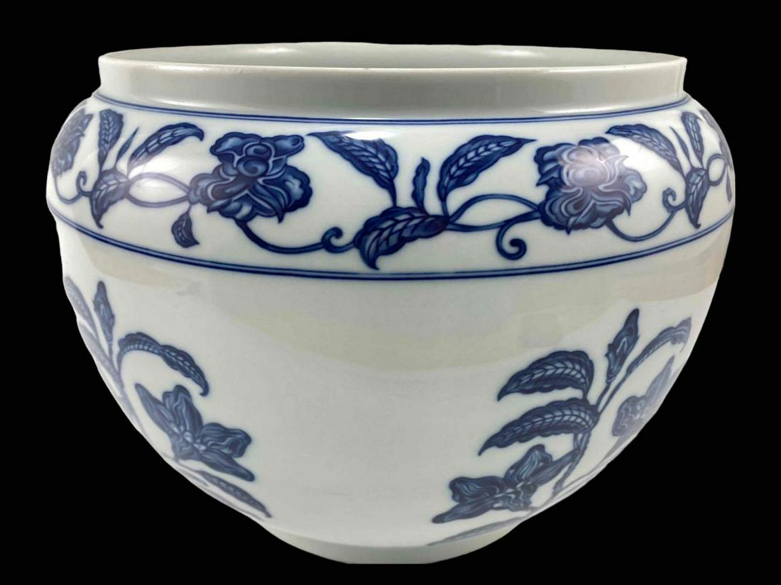 Large Palace Blue Mottahedeh Jardiniere (1 of 12)