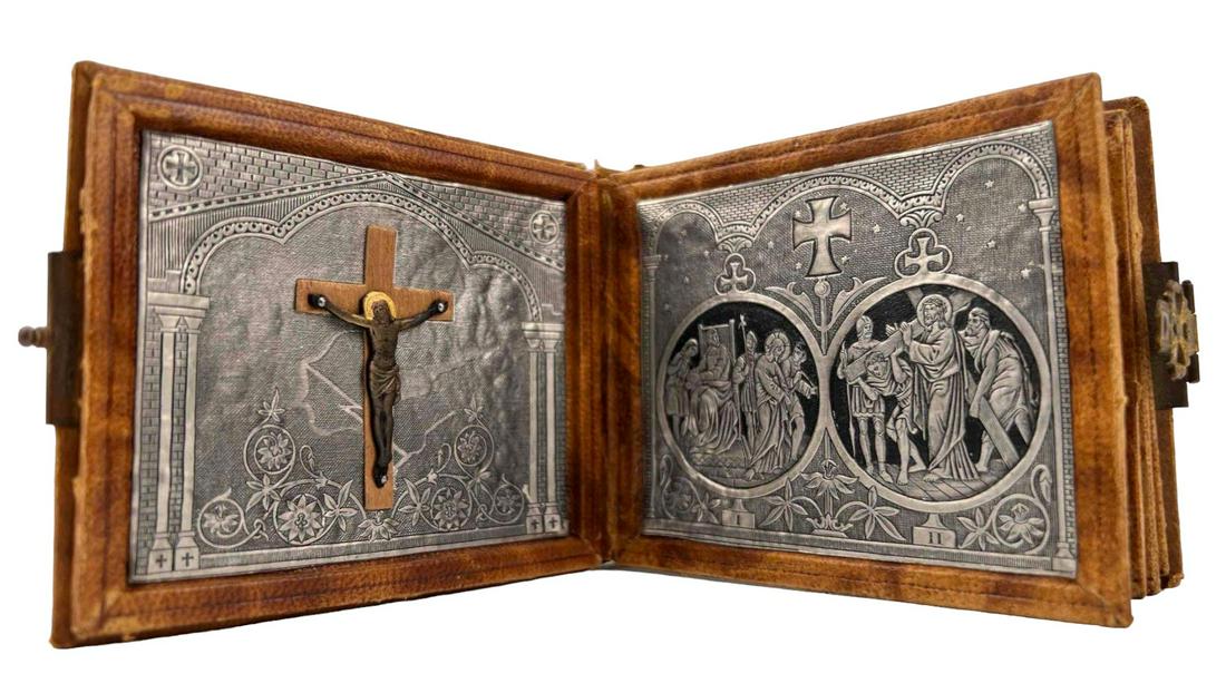 Leather Bound French Stations Of The Cross Souvenir Booklet (1 of 19)