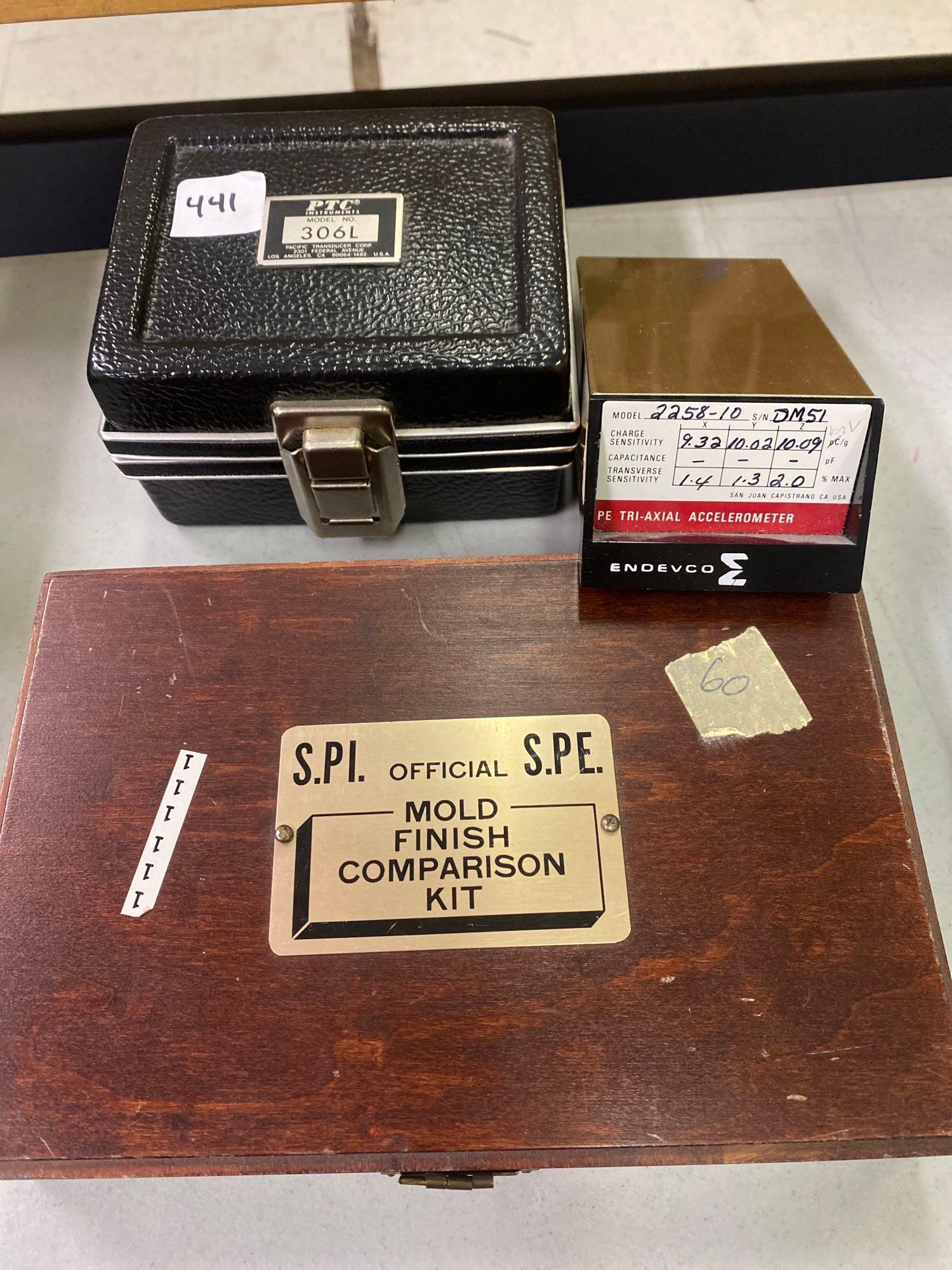 3 Pieces Of Mechanical Engineering Equipment, Including Accelerometer (1 of 9)