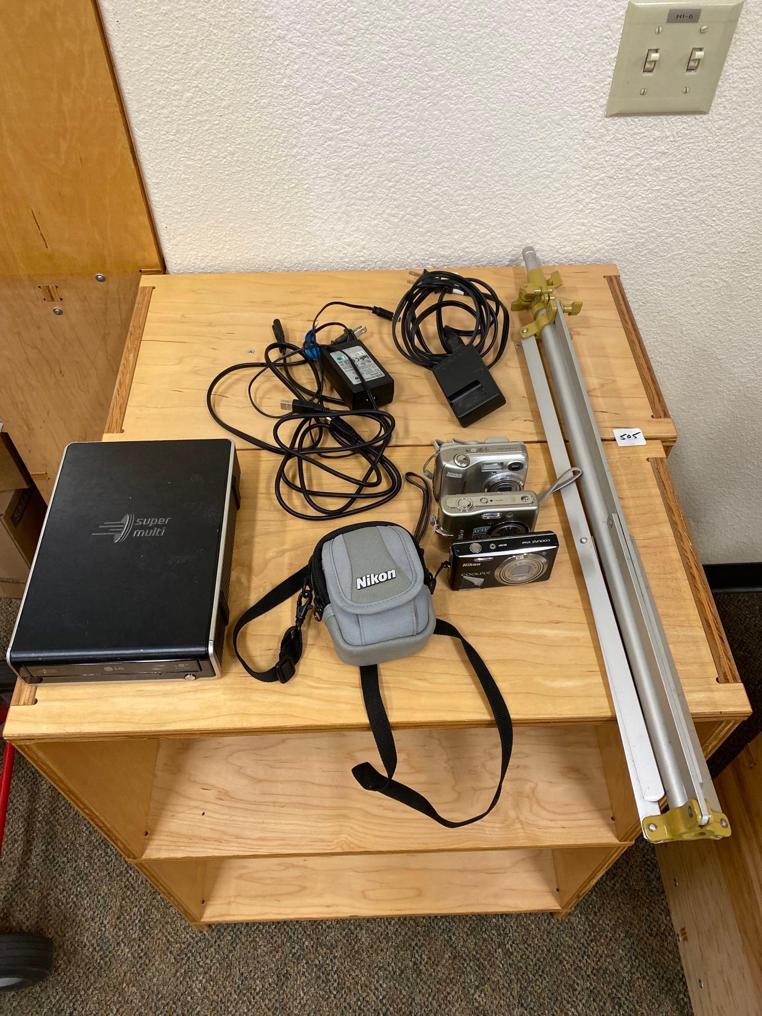 Lot Of Cameras & Electronics (1 of 5)