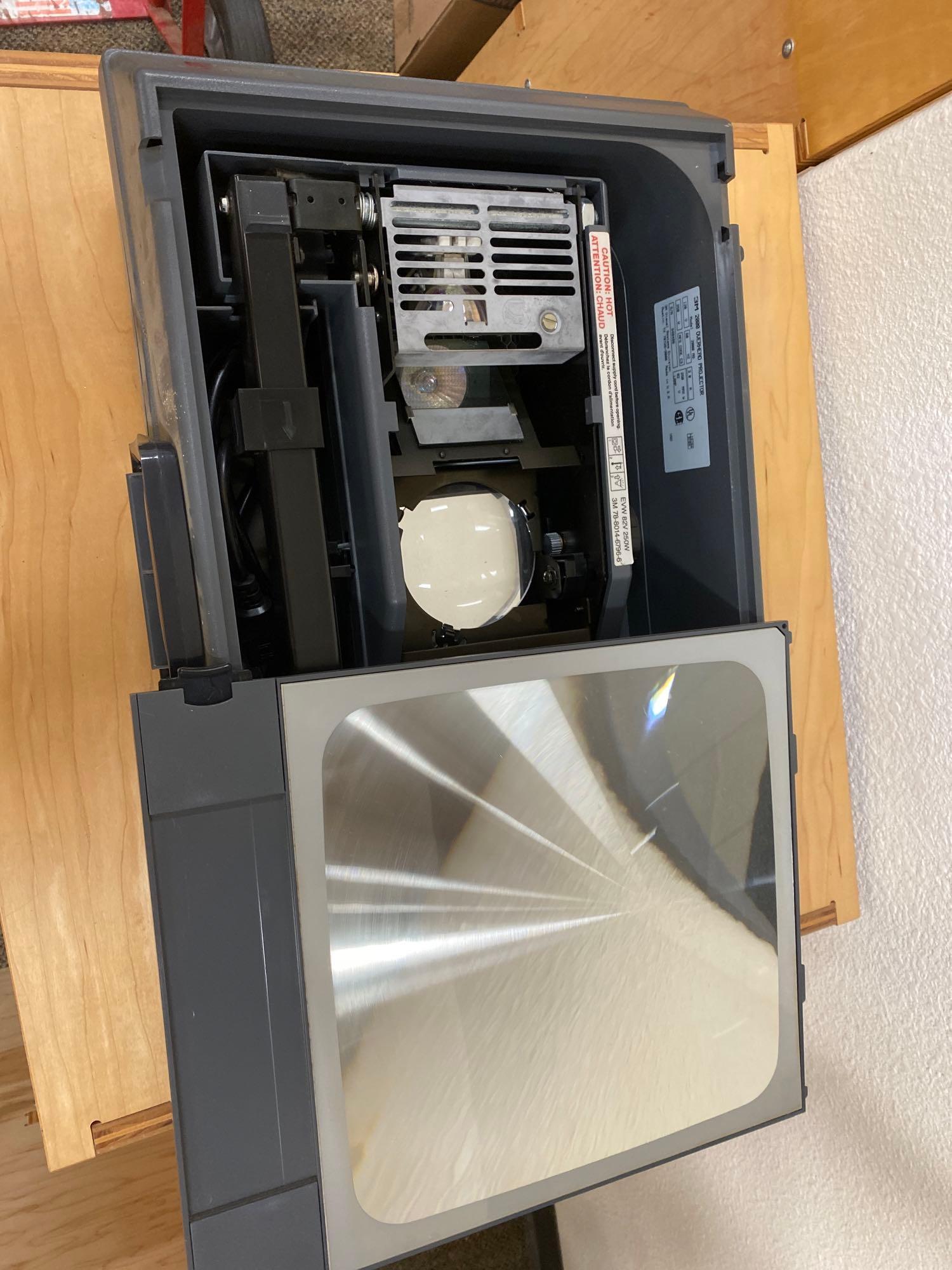 Larger Portable Overhead Projector (1 of 2)