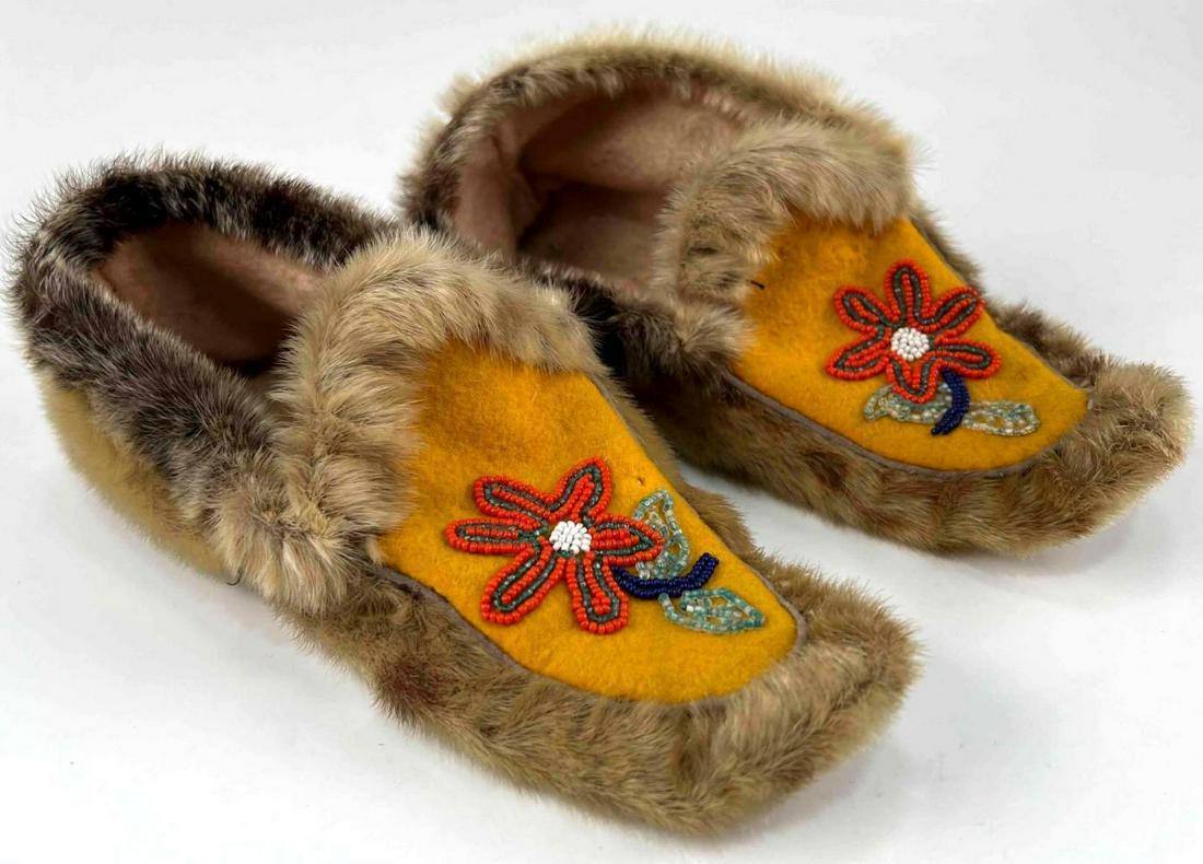 Native American Beaded Fur & Felt Moccasins (1 of 20)