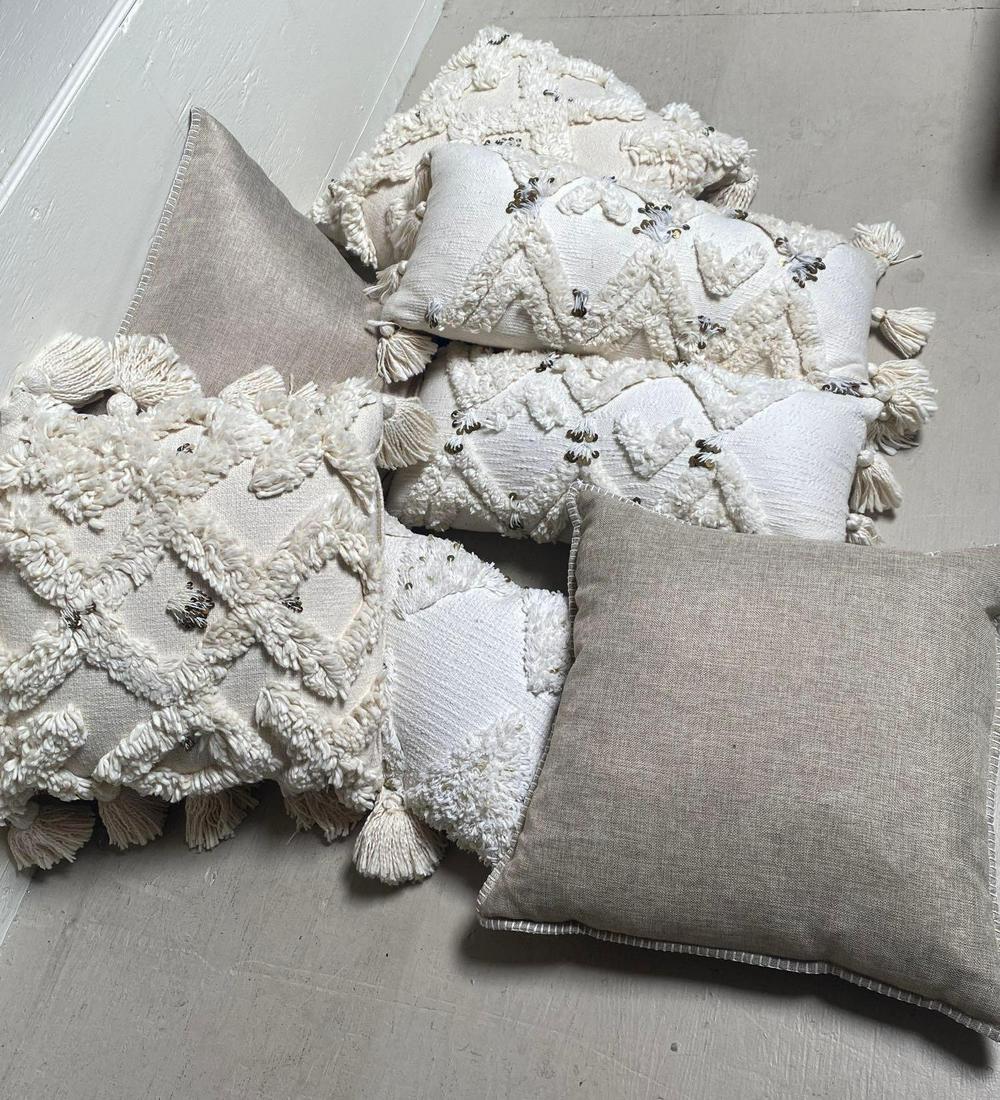 No Shipping  Lot Of Tan & Beige Throw Pillows (1 of 5)