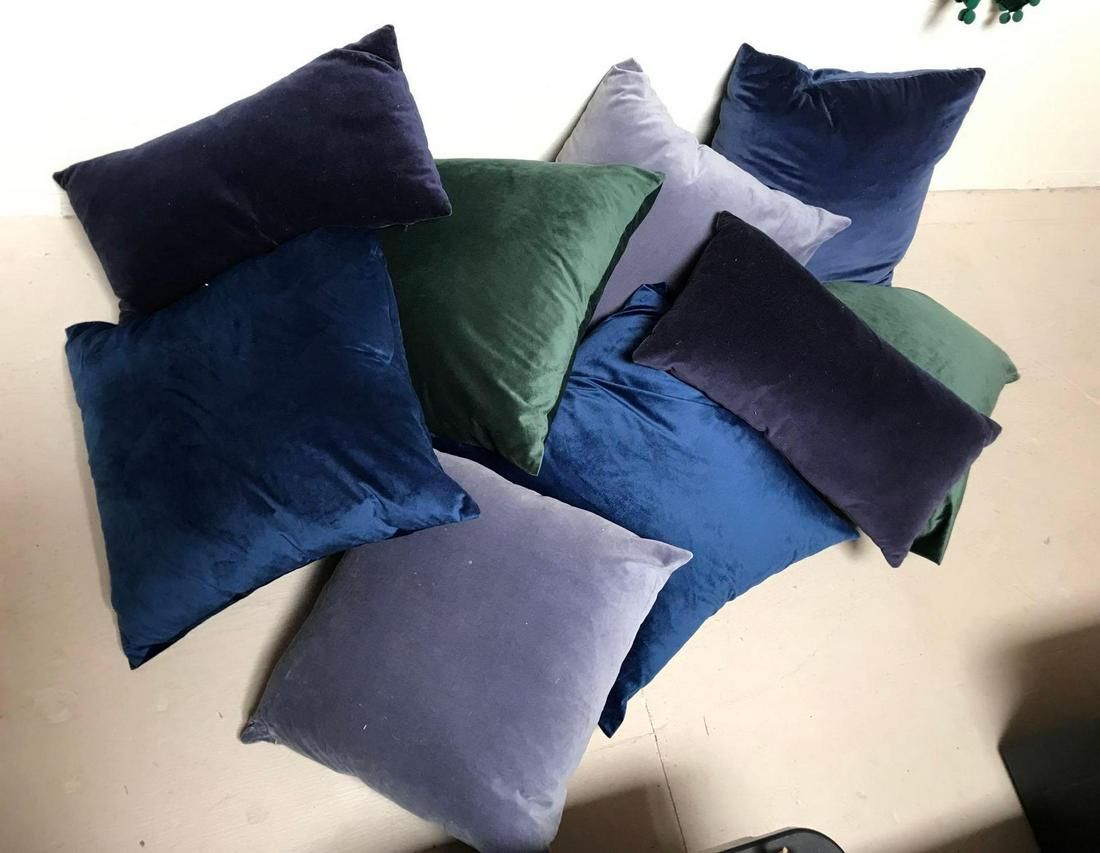 No Shipping  Lot Of Blue Green And Gray Velvet Throw Pillows Most Down (1 of 4)
