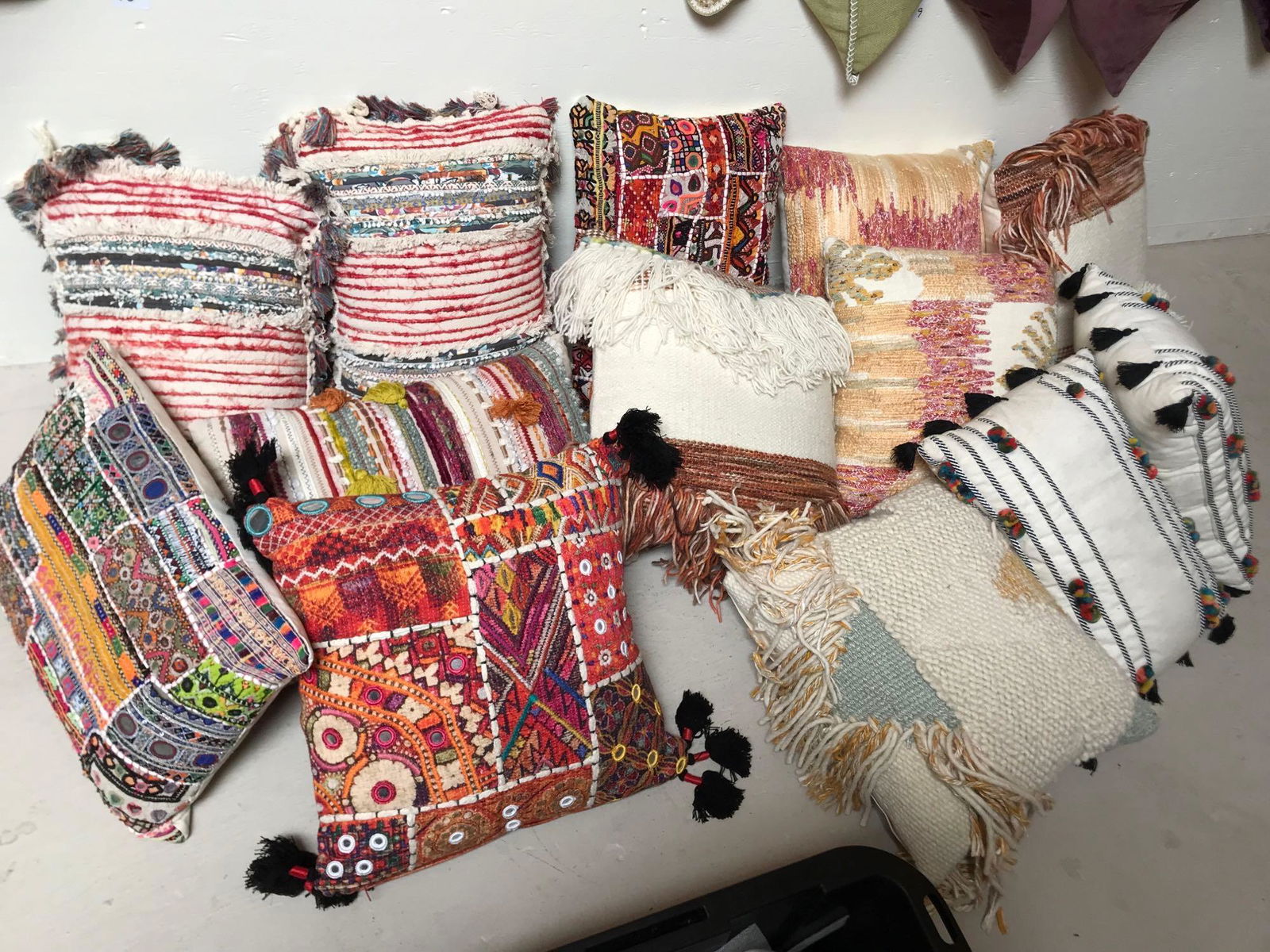 No Shipping  Lot Of Colorful Throw Pillows (1 of 6)