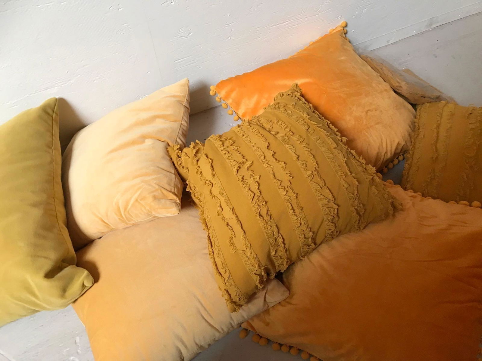 No Shipping  Lot Of Gold Throw Pillows (1 of 4)