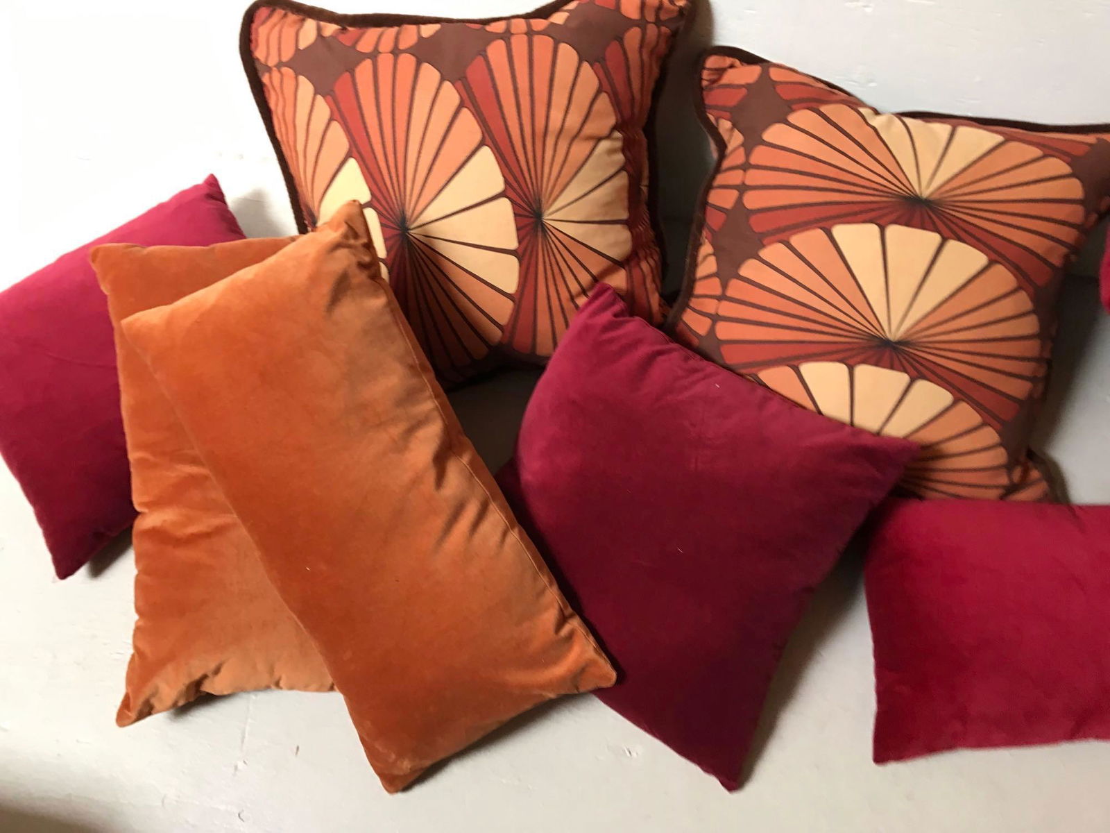 No Shipping  Lot Of Red & Orange Throw Pillows (1 of 4)