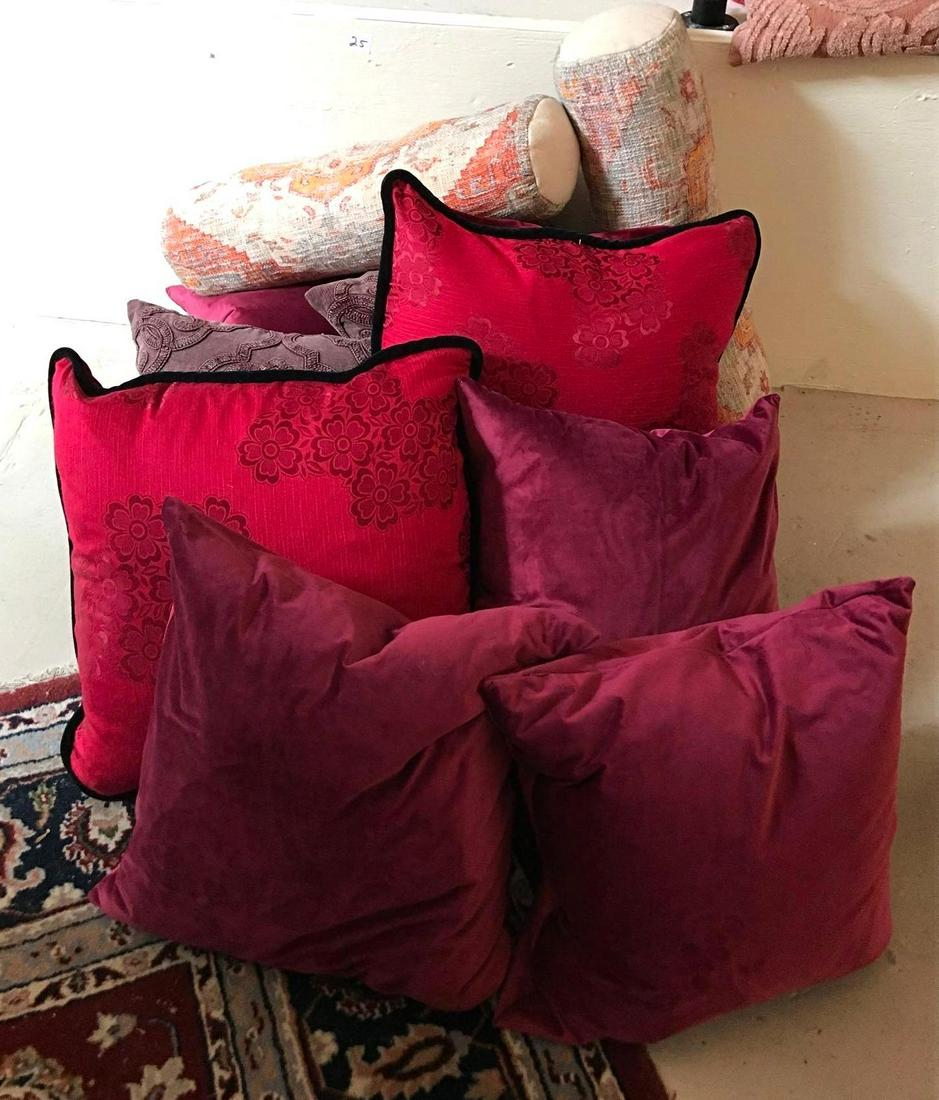 No Shipping Lot Of Burgundy & Red Throw Pillows: LOCAL PICK UP ONLY, WESTSIDE SANTA CRUZ, 95060 LOCAL PICK UP ONLY, WESTSIDE SANTA CRUZ, NO SHIPPING, Lot Of Burgundy & Red Throw Pillows NO SHIPPING AVAILABLE All items sold as is where is. There are 