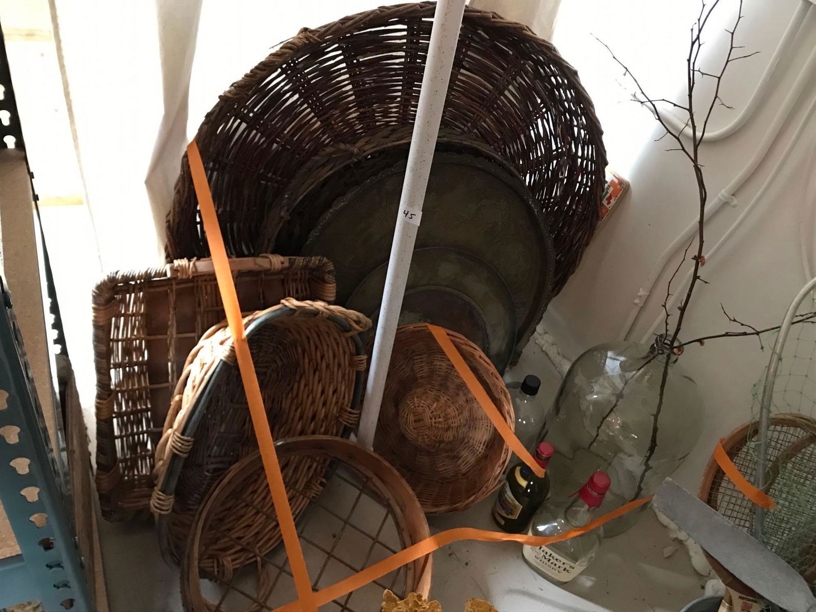 No Shipping  Lot Of Vintage Baskets, Trays & Bottles (1 of 5)