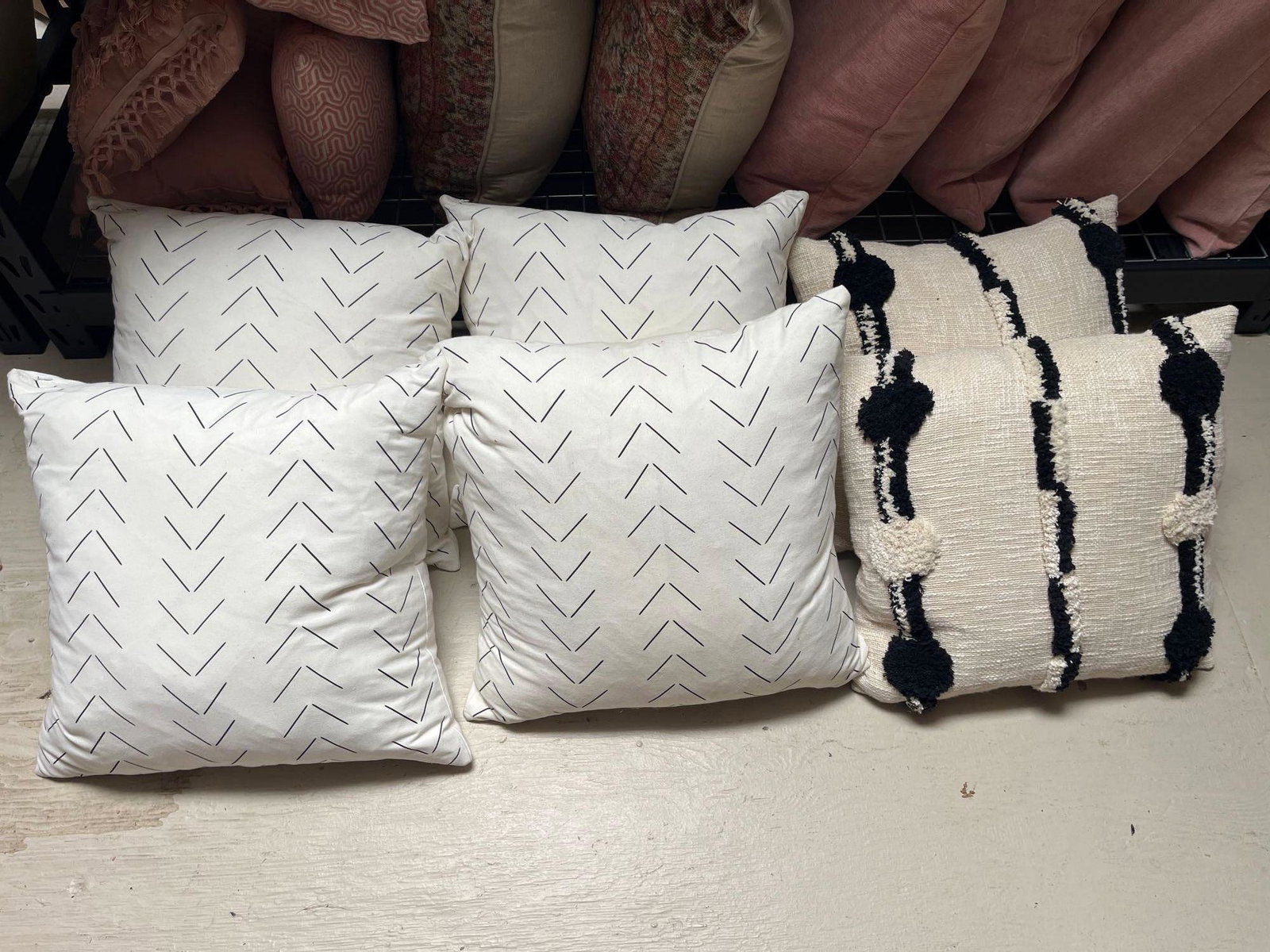 No Shipping 6 Black And White Down Pillows: LOCAL PICK UP ONLY, WESTSIDE SANTA CRUZ, 95060 LOCAL PICK UP ONLY, WESTSIDE SANTA CRUZ, NO SHIPPING, 6 Black And White Down Pillows NO SHIPPING AVAILABLE All items sold as is where is. There are No gu