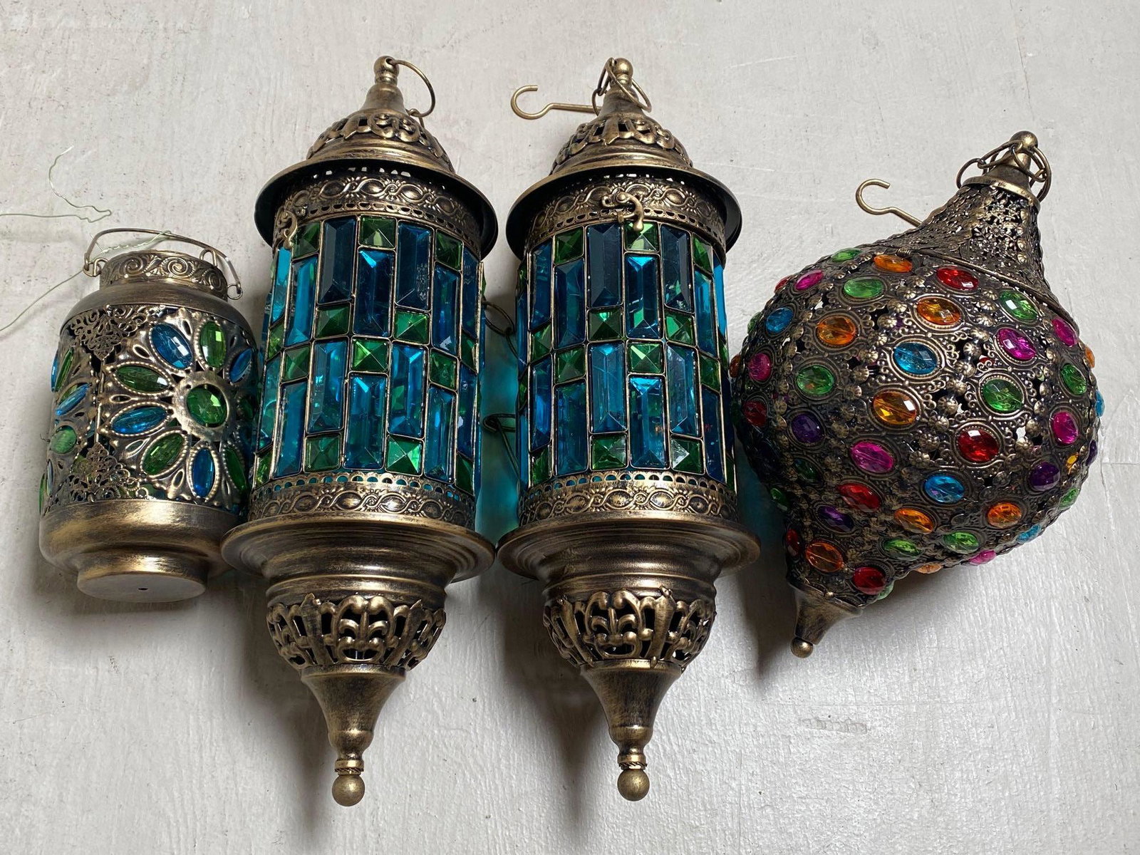No Shipping Four Colorful Glass Lanterns: LOCAL PICK UP ONLY, WESTSIDE SANTA CRUZ, 95060 LOCAL PICK UP ONLY, WESTSIDE SANTA CRUZ, NO SHIPPING, Four Colorful Glass Lanterns NO SHIPPING AVAILABLE All items sold as is where is. There are No guar