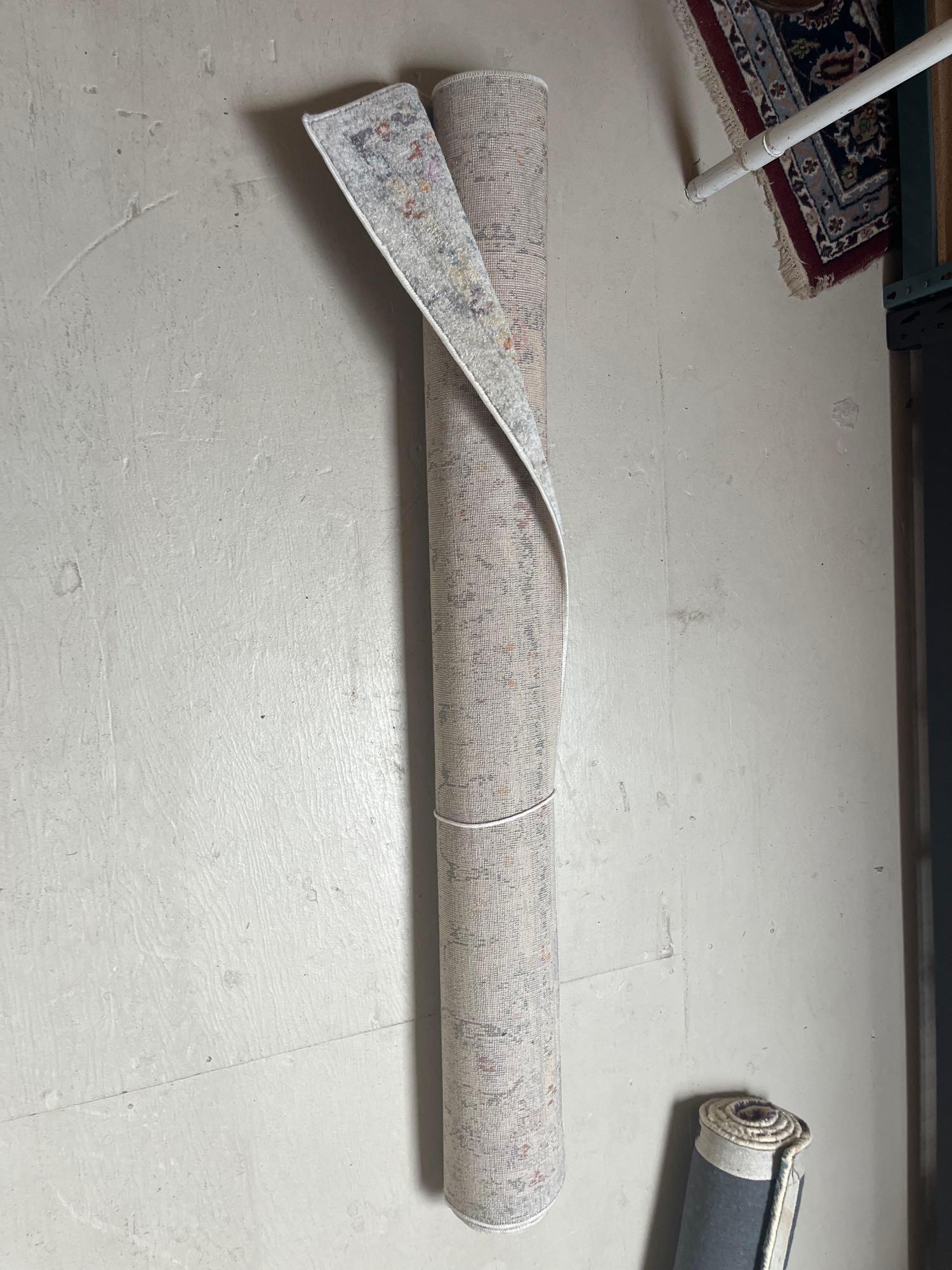 No Shipping   Grey Area Rug Approximately 5 Feet Wide (1 of 4)