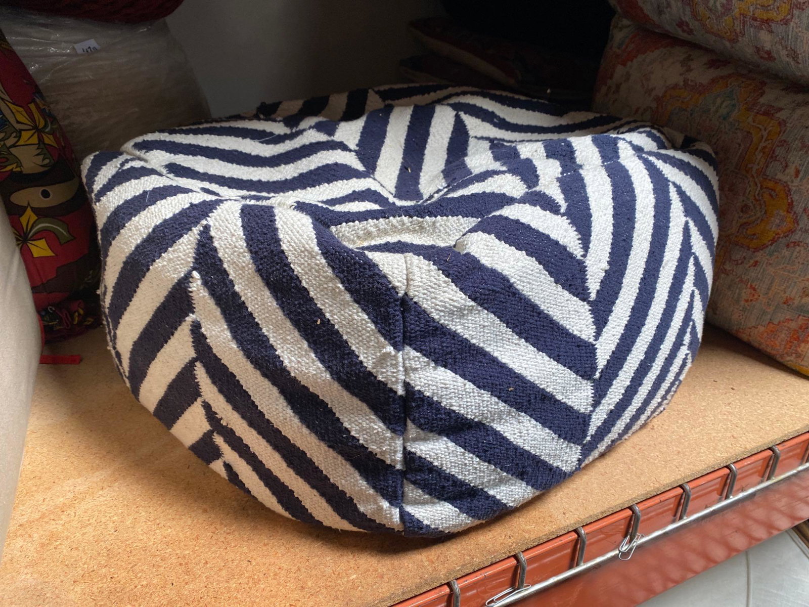 No Shipping Navy Blue & White Pouf: LOCAL PICK UP ONLY, WESTSIDE SANTA CRUZ, 95060 LOCAL PICK UP ONLY, WESTSIDE SANTA CRUZ, 95486 NO SHIPPING, Navy Blue & White Pouf NO SHIPPING AVAILABLE All items sold as is where is. There are No guar