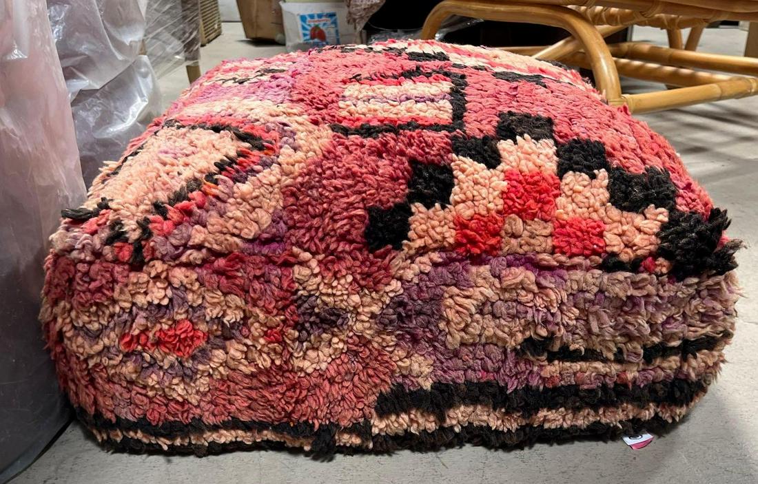 No Shipping Red Pouf: LOCAL PICK UP ONLY, WESTSIDE SANTA CRUZ, 95060 LOCAL PICK UP ONLY, WESTSIDE SANTA CRUZ, 95507 NO SHIPPING, Red Pouf NO SHIPPING AVAILABLE All items sold as is where is. There are No guarantees to func