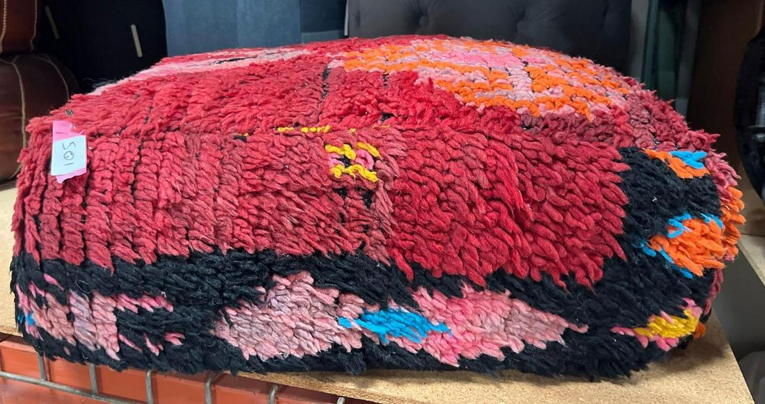 No Shipping Red Pouf: LOCAL PICK UP ONLY, WESTSIDE SANTA CRUZ, 95060 LOCAL PICK UP ONLY, WESTSIDE SANTA CRUZ, 95508 NO SHIPPING, Red Pouf NO SHIPPING AVAILABLE All items sold as is where is. There are No guarantees to func