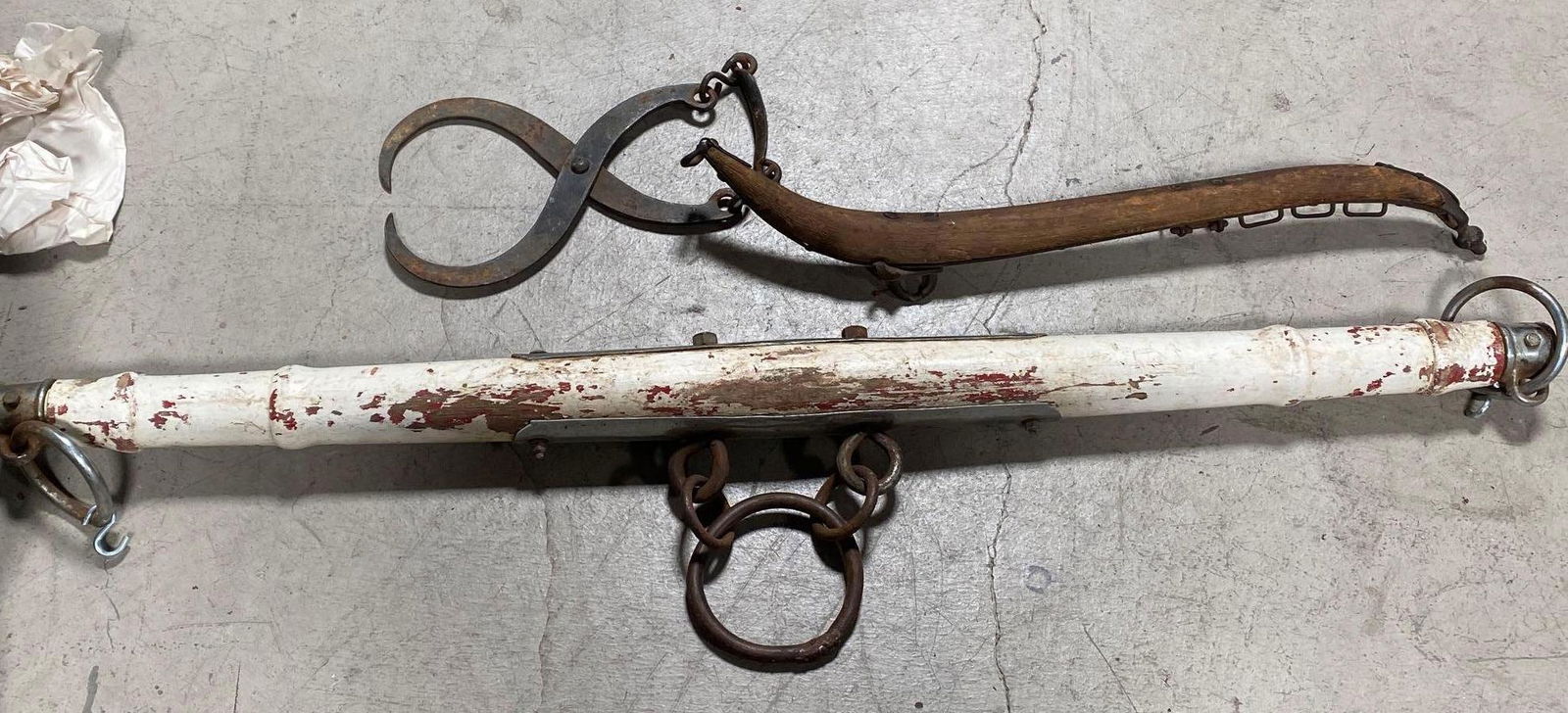 No Shipping  Antique Yokes And Ice Tongs (1 of 3)