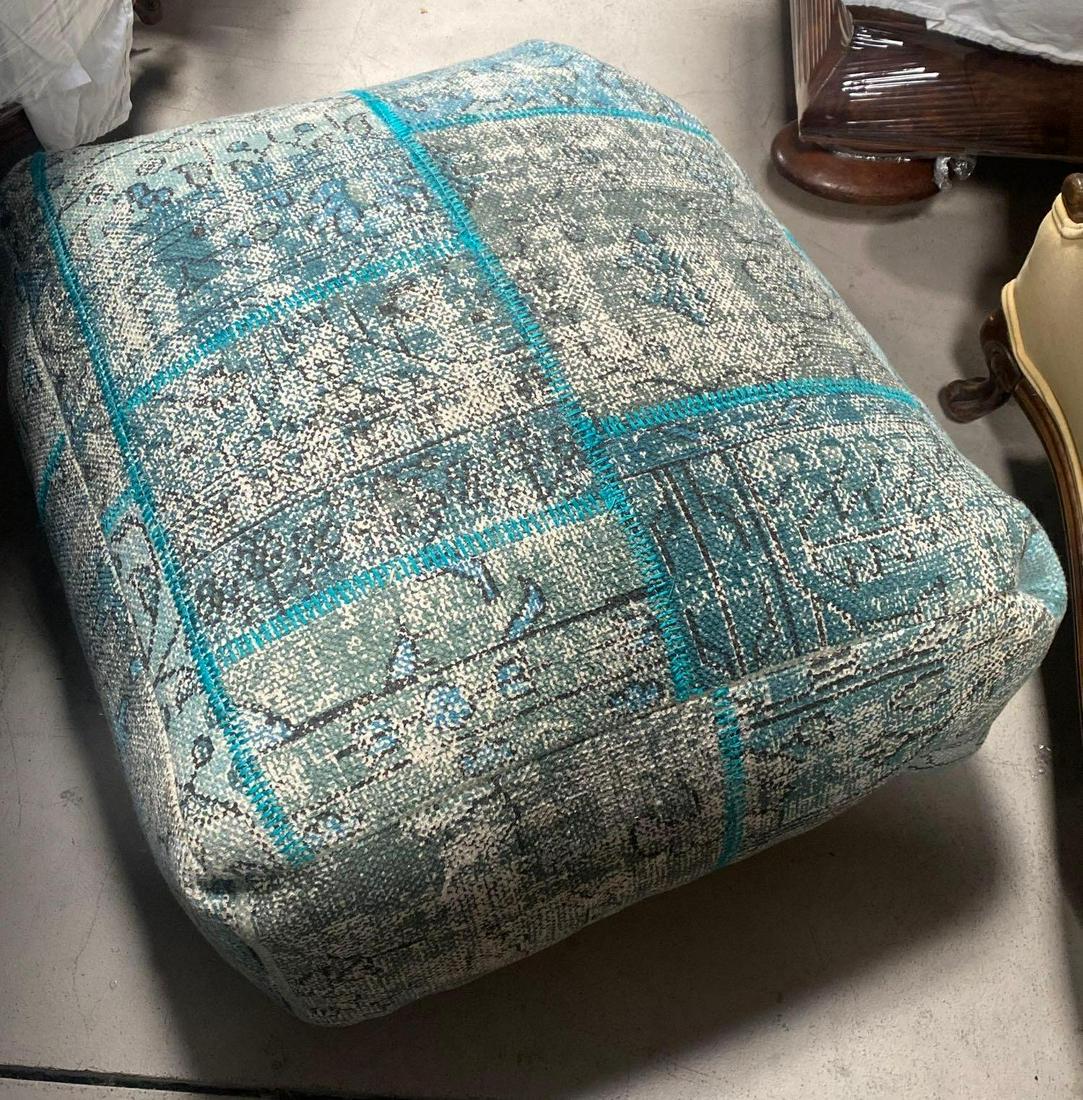 No Shipping Blue & White Pouf: LOCAL PICK UP ONLY, WESTSIDE SANTA CRUZ, 95060 LOCAL PICK UP ONLY, WESTSIDE SANTA CRUZ, 95633 NO SHIPPING, Blue & White Pouf NO SHIPPING AVAILABLE All items sold as is where is. There are No guarantee