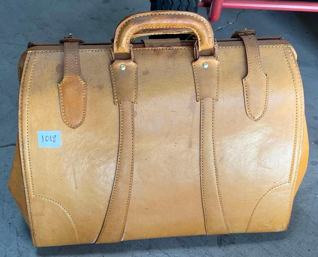 No Shipping Vintage Leather Doctor Bag: LOCAL PICK UP ONLY, WESTSIDE SANTA CRUZ, 95060 LOCAL PICK UP ONLY, WESTSIDE SANTA CRUZ, 95750 NO SHIPPING, Vintage Leather Doctor Bag NO SHIPPING AVAILABLE All items sold as is where is. There are No 
