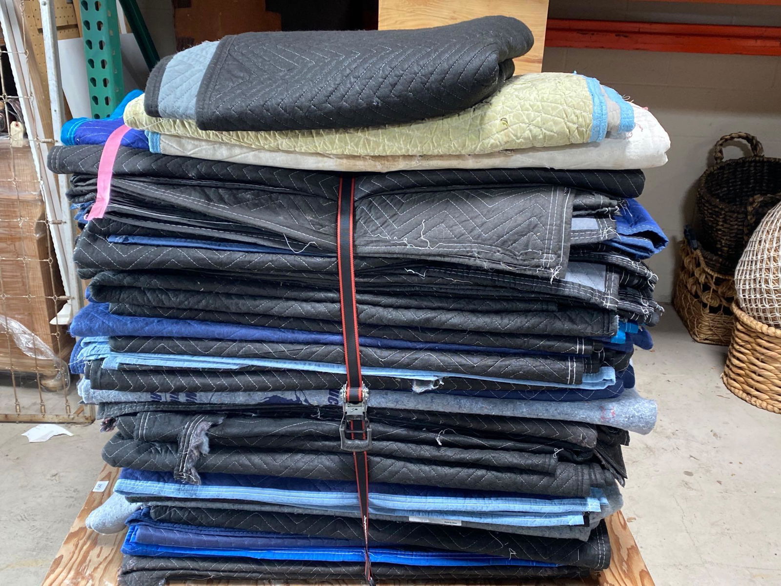 No Shipping  Lot Of At Least 34 Moving Blankets. (1 of 2)