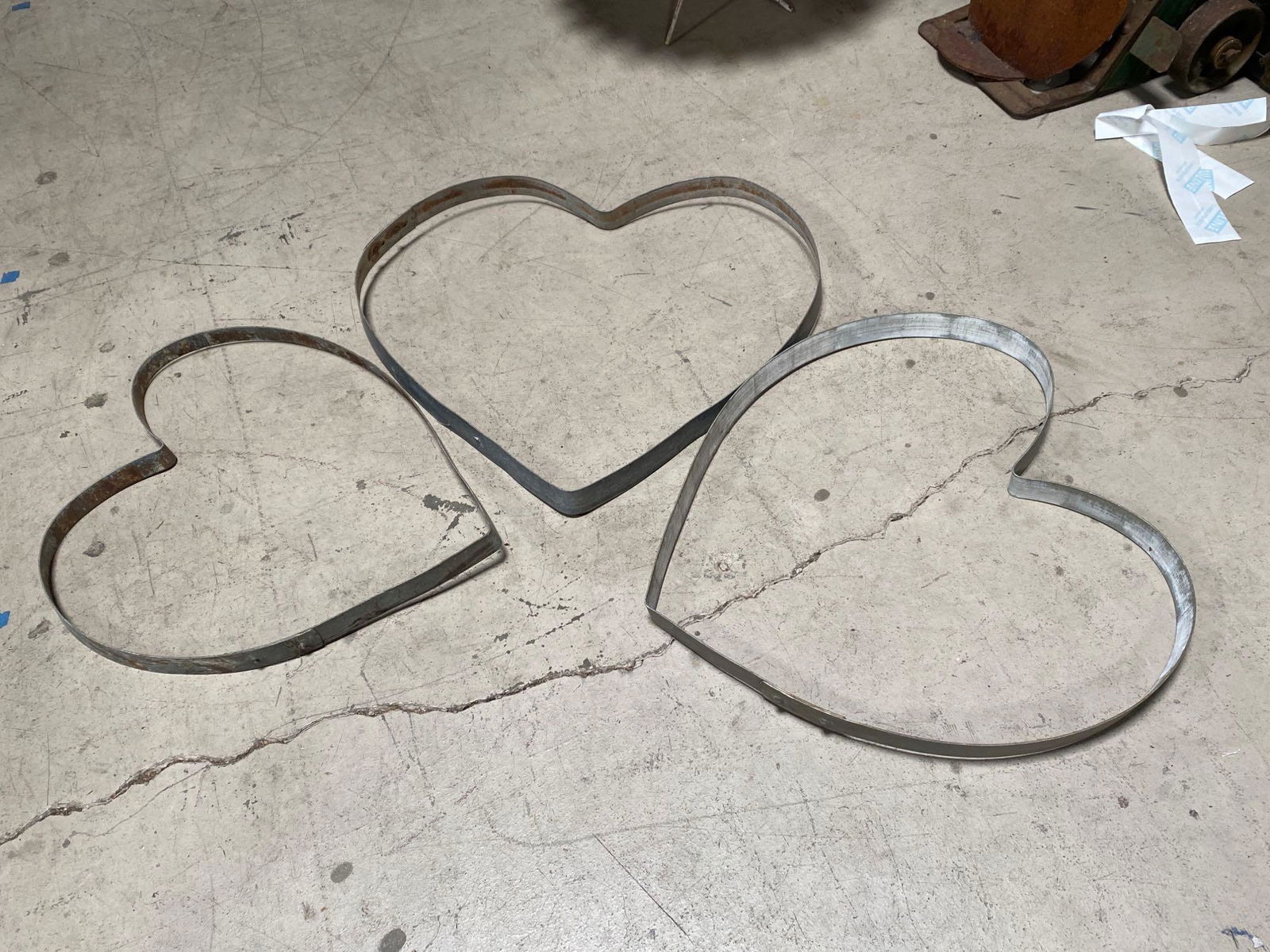 No Shipping  3 Large Bent Metal Hearts (1 of 4)