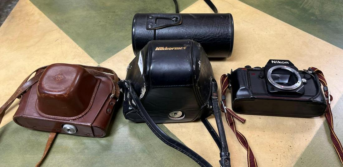 No Shipping 3 Old Cameras And Cases: LOCAL PICK UP ONLY, WESTSIDE SANTA CRUZ, 95060 LOCAL PICK UP ONLY, WESTSIDE SANTA CRUZ, 95918 NO SHIPPING, 3 Old Cameras And Cases NO SHIPPING AVAILABLE All items sold as is where is. There are No gua