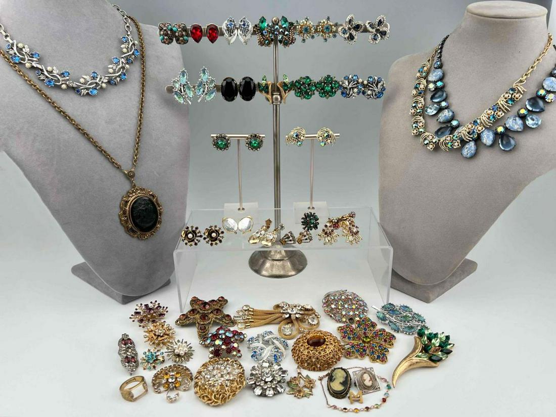Large Lot Of Vintage Costume Jewelry (1 of 20)
