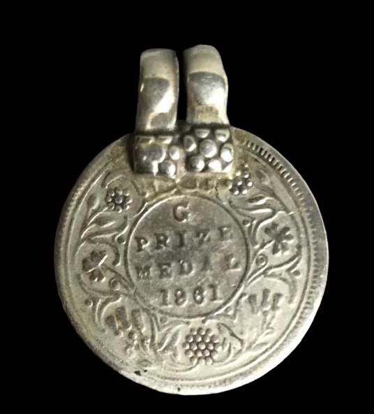 Silver Queen Elizabeth Pendant and G Prize medal 1981 (1 of 3)