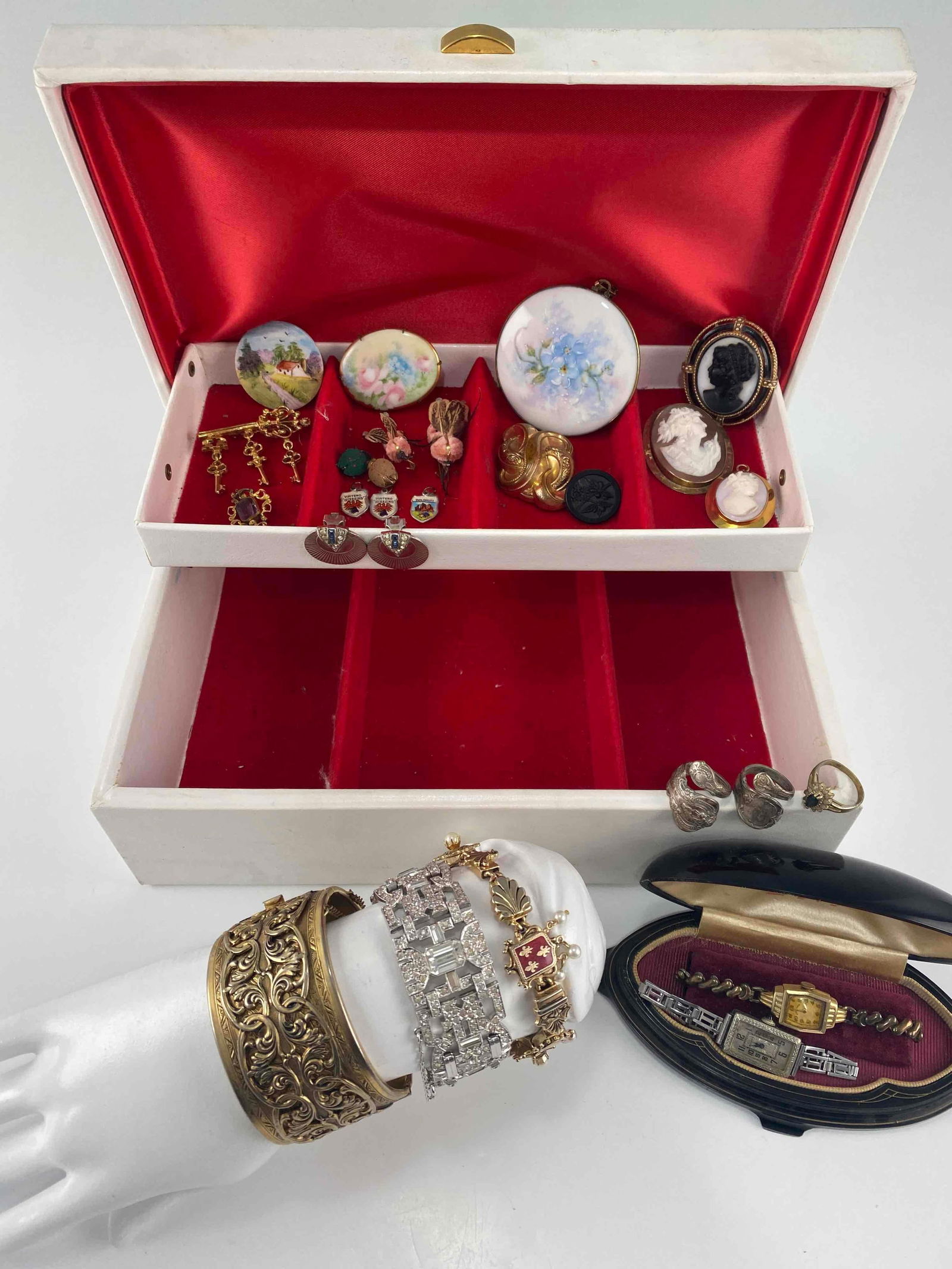 Vintage & Antique Costume Jewelry (1 of 9)